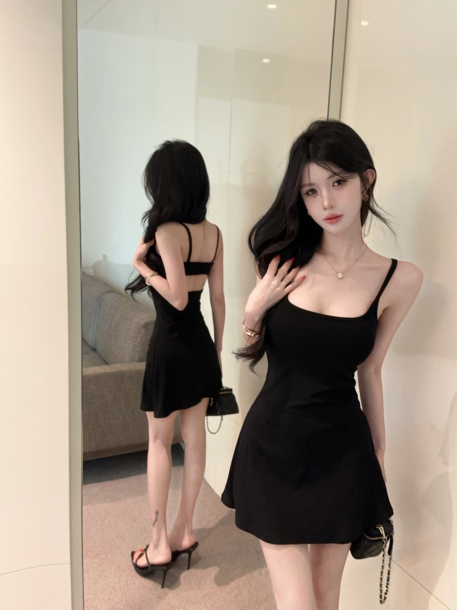 실사 새로운 다용도 여성 의류 섹시함 낮은 가슴 백리스 슬림해 보이는 큰 진자 허리 수축 작은 검은 드레스 슬립 치마 상세 이미지 3