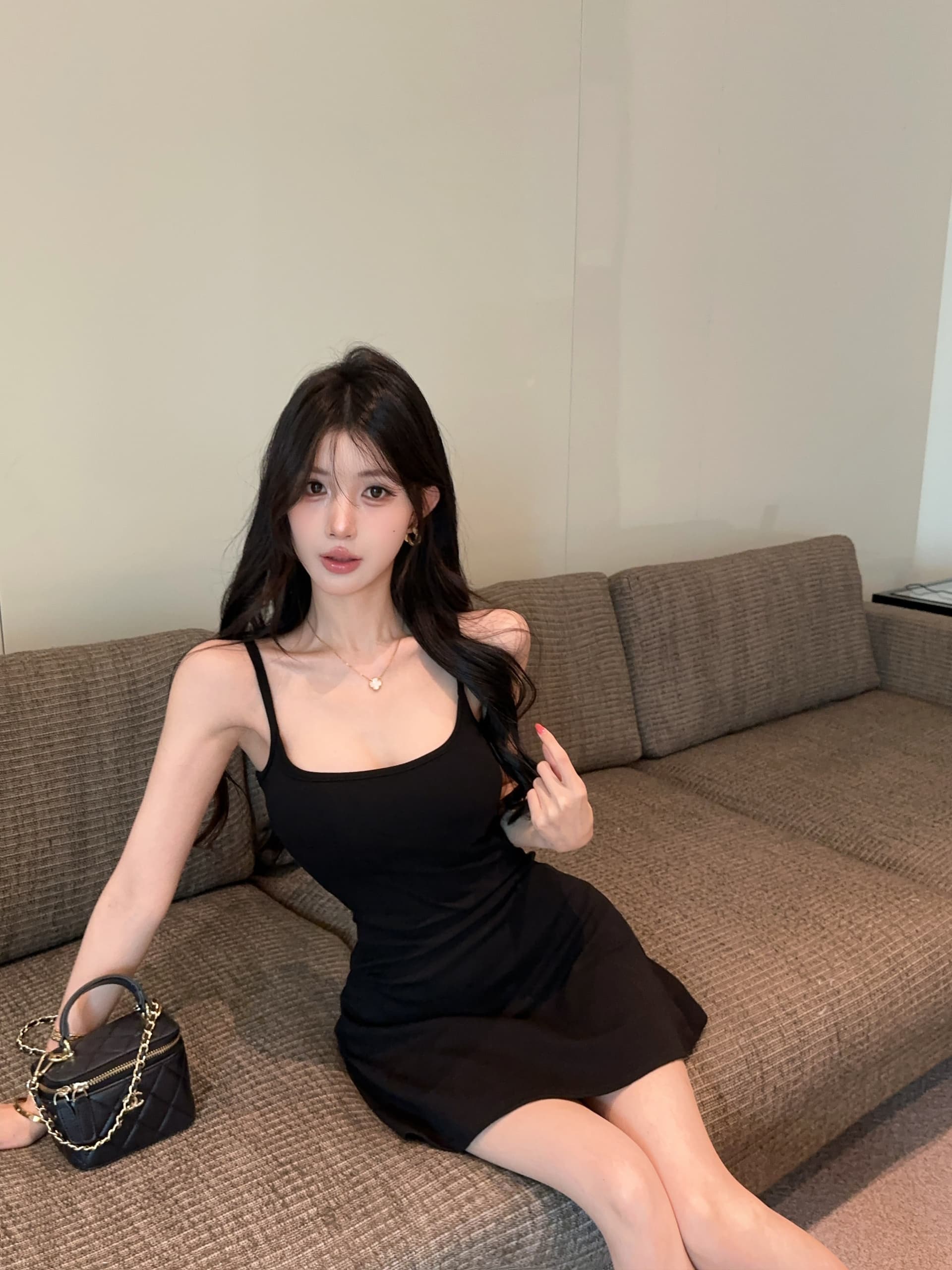 실사 새로운 다용도 여성 의류 섹시함 낮은 가슴 백리스 슬림해 보이는 큰 진자 허리 수축 작은 검은 드레스 슬립 치마 상세 이미지 5
