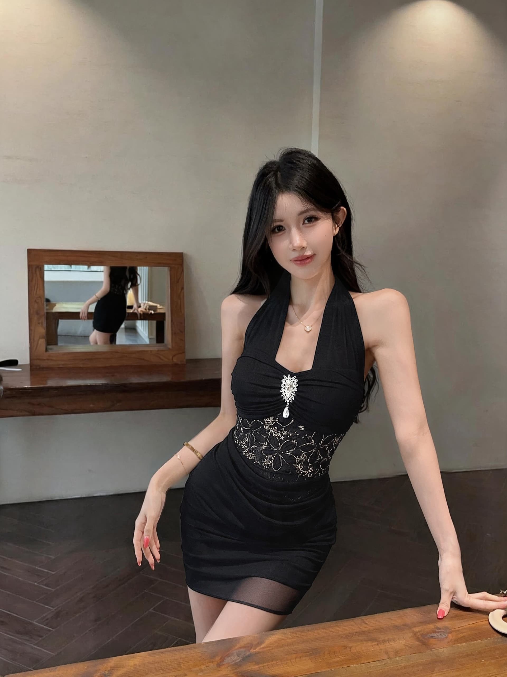 실사 새로운 다용도 여성 의류 섹시함 낮은 가슴 십자가 망사 타이트 스커트 슬림해 보이는 허리 수축 드레스 복장 상세 이미지 19