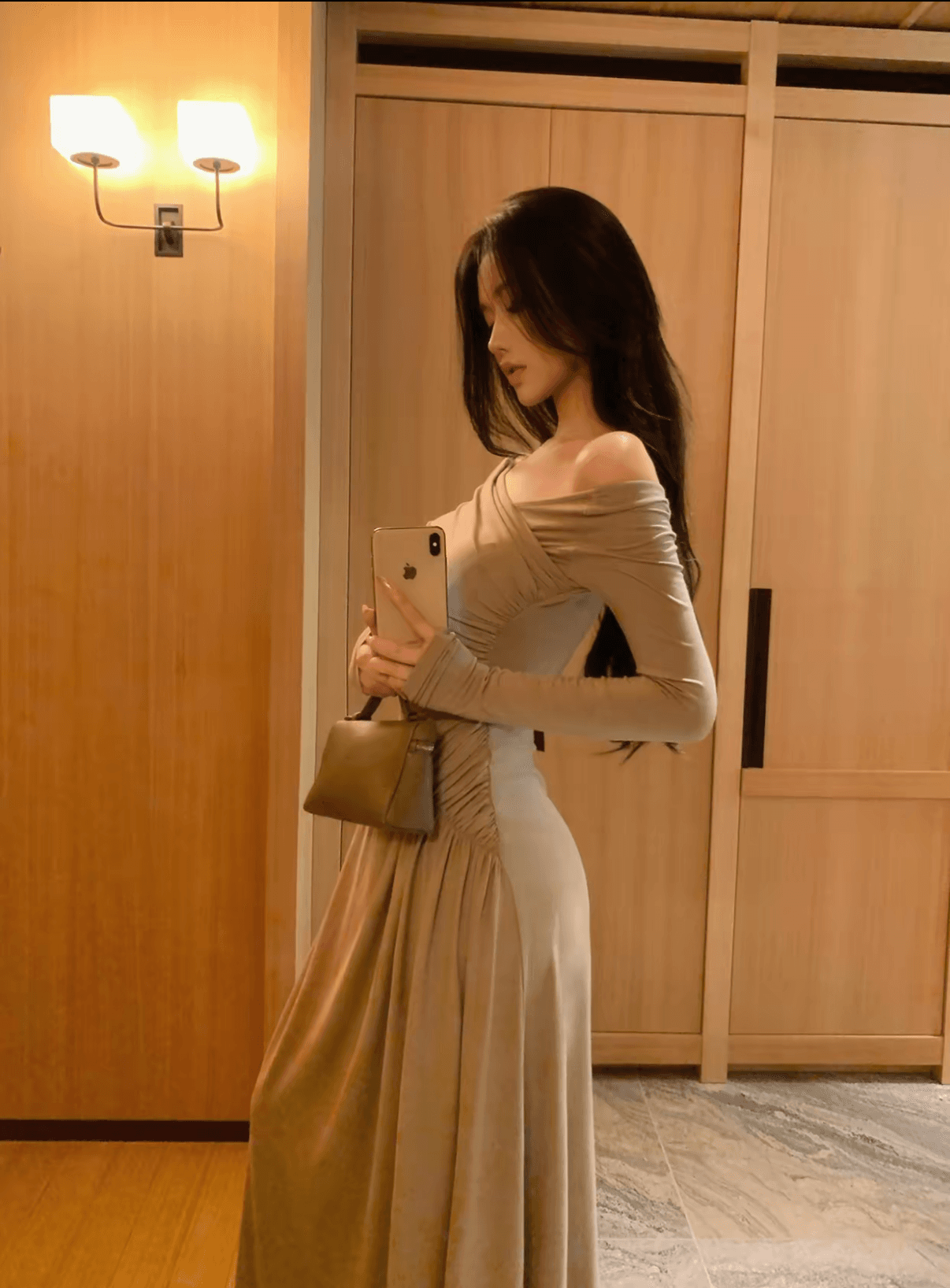 품격 긴팔 주름 여성 드레스 2026 가을 새로운 오프숄더 몸매 가꾸기 허리 수축 롱 스커트 상세 이미지 3