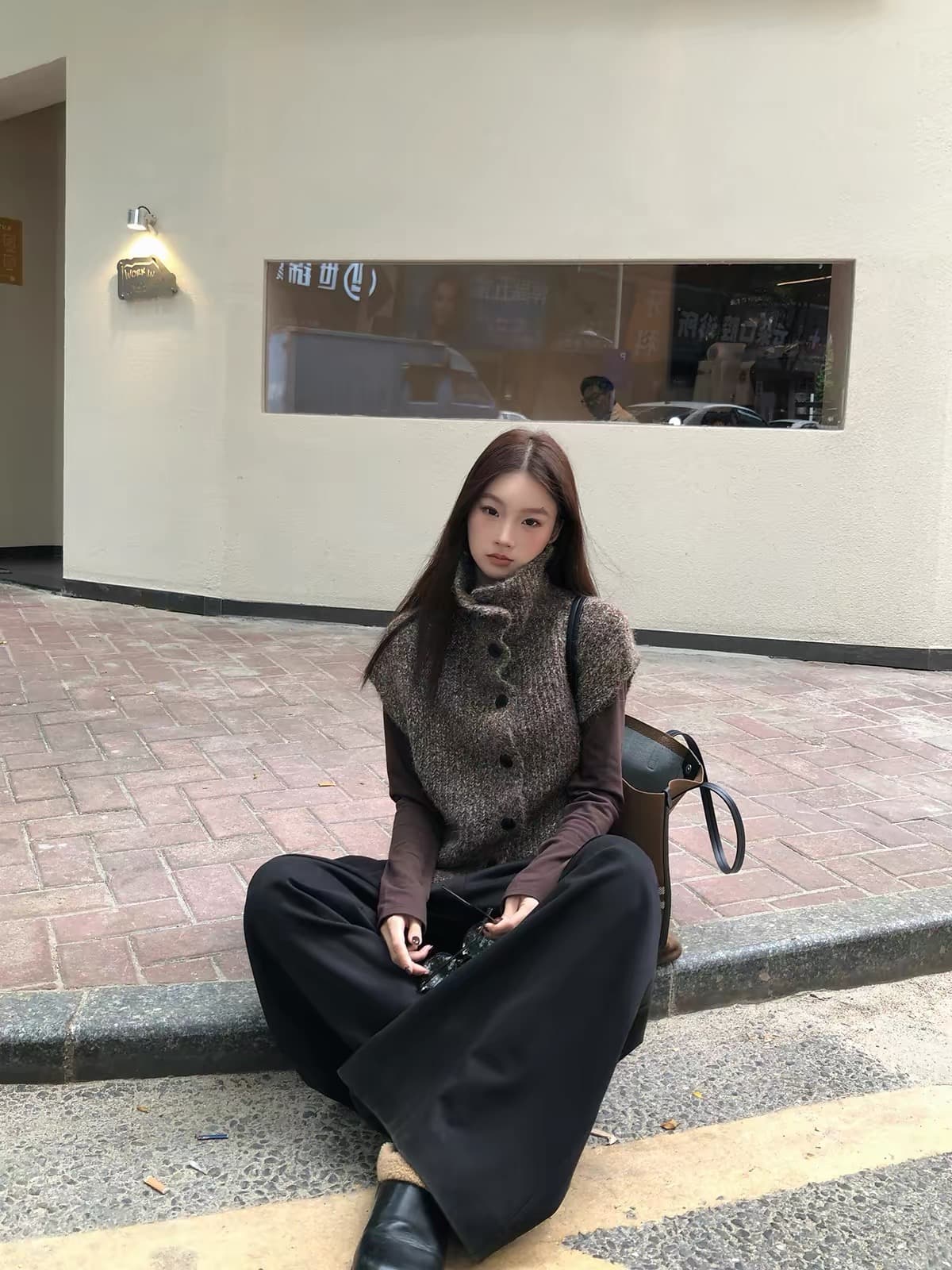 레트로 스탠드 칼라 니트 조끼 여자 2026 겨울 새로운 커피 색상 민소매 스택 착용 외부 가져 가라. 품격 스웨터 상세 이미지 3