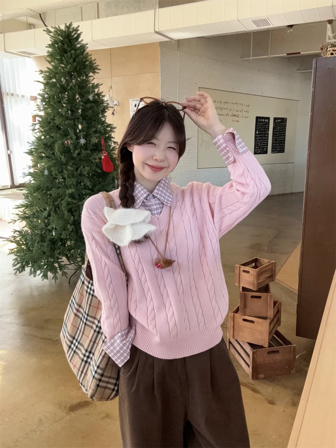 실사 2025 가을 겨울 새로운 핑크색 페이크 레이어드 POLO 칼라 긴팔 스웨터 여자 패치워크 칼라 만나는 맨위