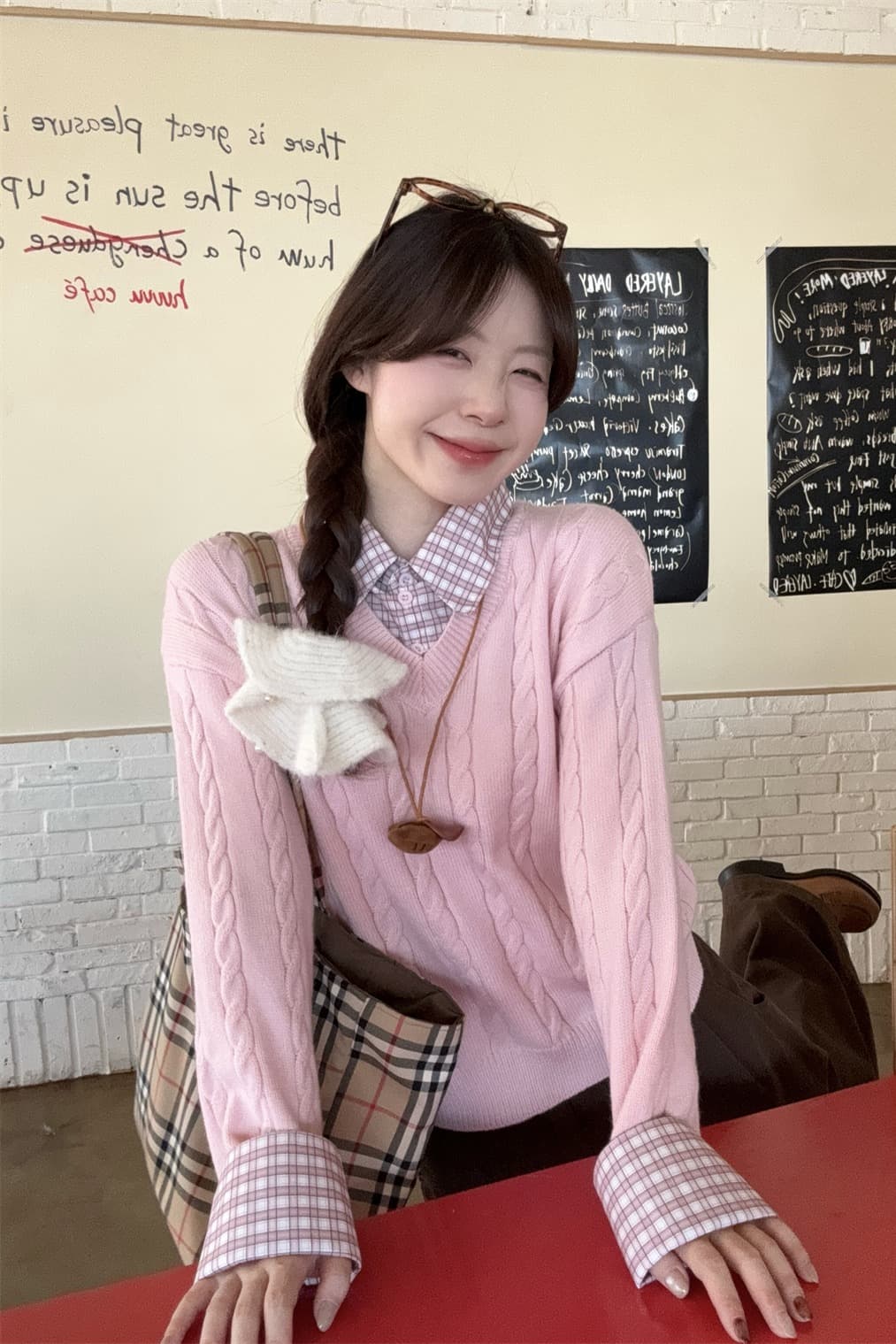 실사 2025 가을 겨울 새로운 핑크색 페이크 레이어드 POLO 칼라 긴팔 스웨터 여자 패치워크 칼라 만나는 맨위 이미지 5