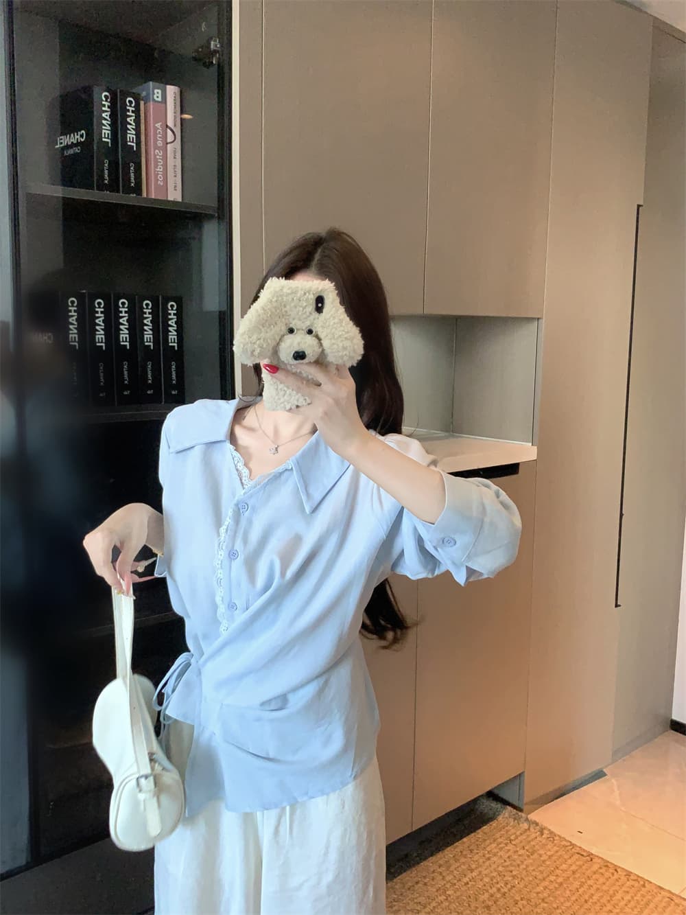 실사 2026 새로운 한 부서 V넥 레이스 조각 자외선 차단 긴팔 셔츠 단색 스트랩 디자인 센스 셔츠 여성 상세 이미지 5