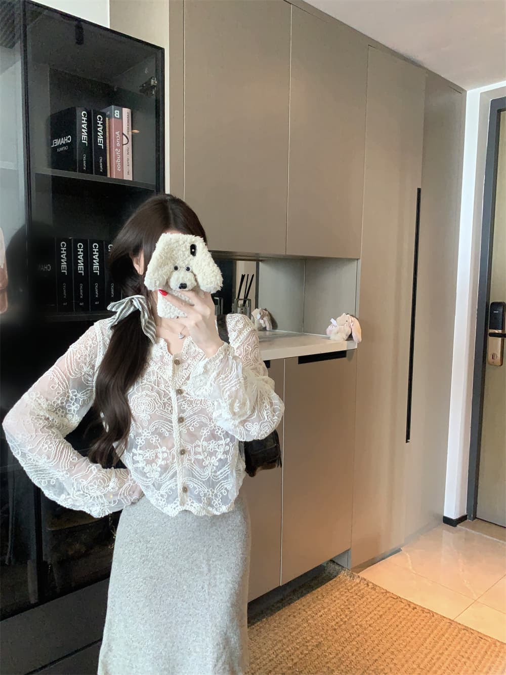 실사 2026 새로운 외국 가스 V넥 자수 홀로우 아웃 오픈 가디건 레이스 블라우스 긴팔 얇은 스타일 자외선 차단 맨위 여성 상세 이미지 4