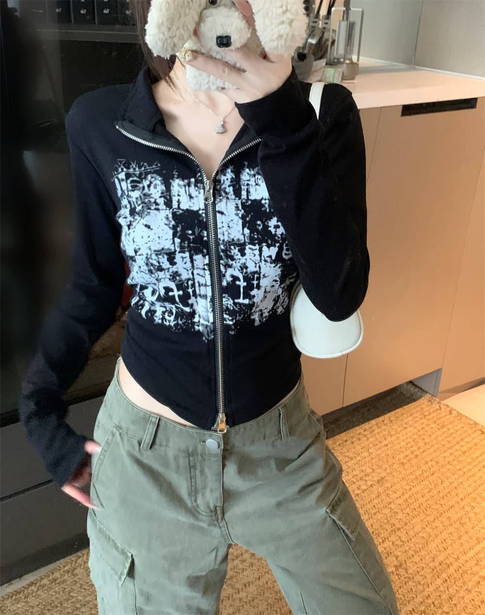 실사 2026 가을 새로운 아메리칸 레트로 낙서 프린트 오픈 가디건 슬림해 보이는 지퍼 긴팔 티셔츠 여성 펑크 이미지 2