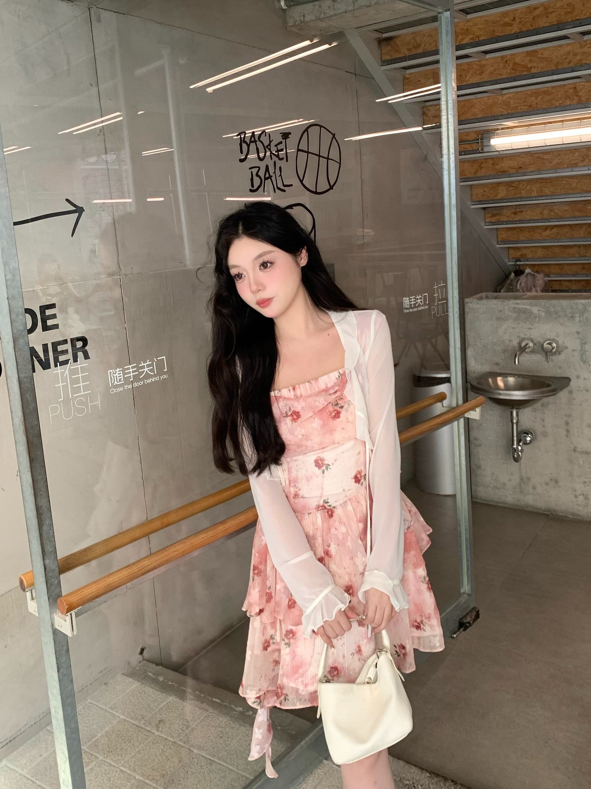 프랑스식 첫사랑 작은 날다 소매 화이트 드레스 아이들 여름 새로운 인기 작은 키 허리 수축 프릴 미니 스커트