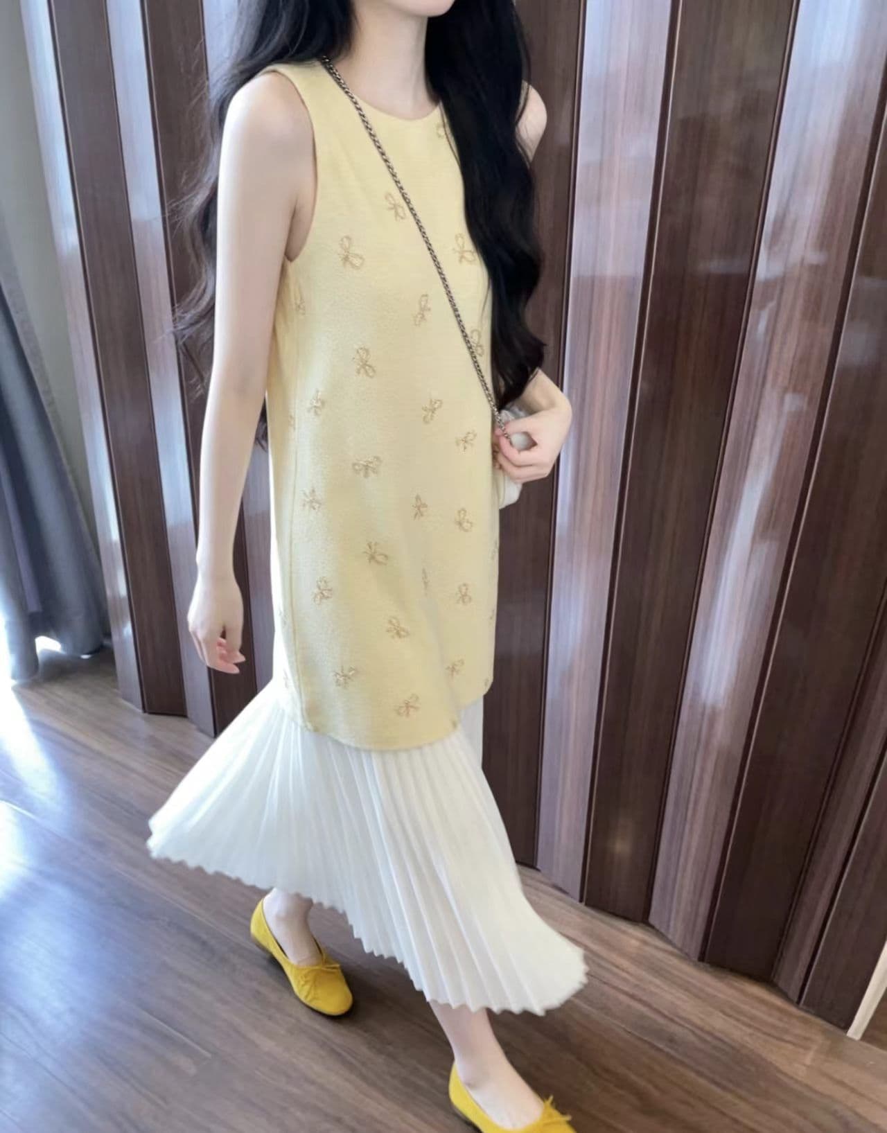여름 새로운 절묘한 바람 일반 섹션 한 마디 드레스 자이언트 잘 생긴 황색 몸매 가꾸기 조끼 Chic 디자인 여성 의류 이미지 2