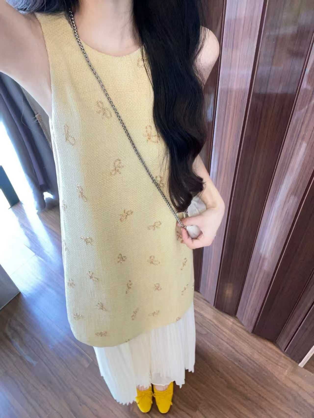 여름 새로운 절묘한 바람 일반 섹션 한 마디 드레스 자이언트 잘 생긴 황색 몸매 가꾸기 조끼 Chic 디자인 여성 의류 상세 이미지 2