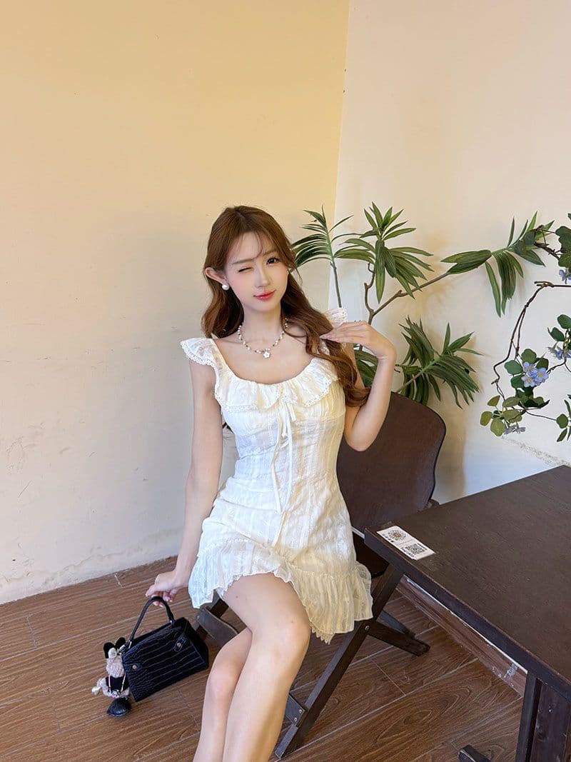 여성 여름 2026 새로운 프릴 작은 날다 소매 허리 수축 슬림해 보이는 길다 치마 프랑스식 첫사랑 센스 화이트 드레스 상세 이미지 5