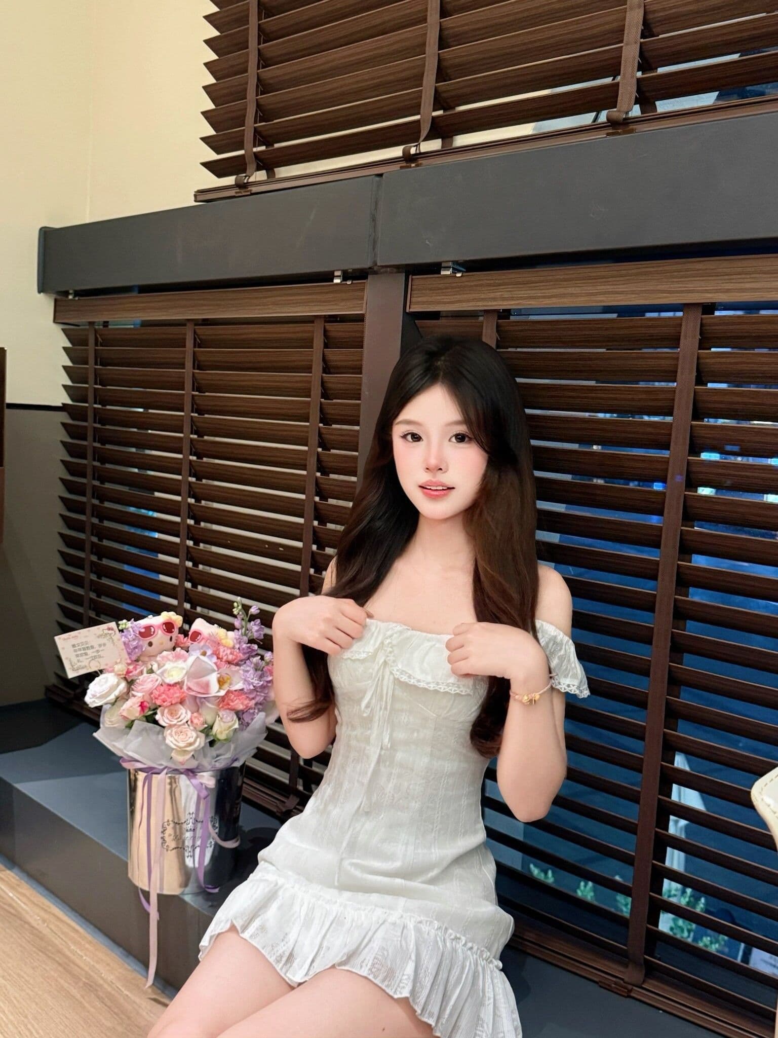 2026 여성 여름 새로운 프릴 작은 날다 소매 허리 수축 슬림해 보이는 섹션 치마 프랑스식 첫사랑 센스 화이트 드레스 이미지 2