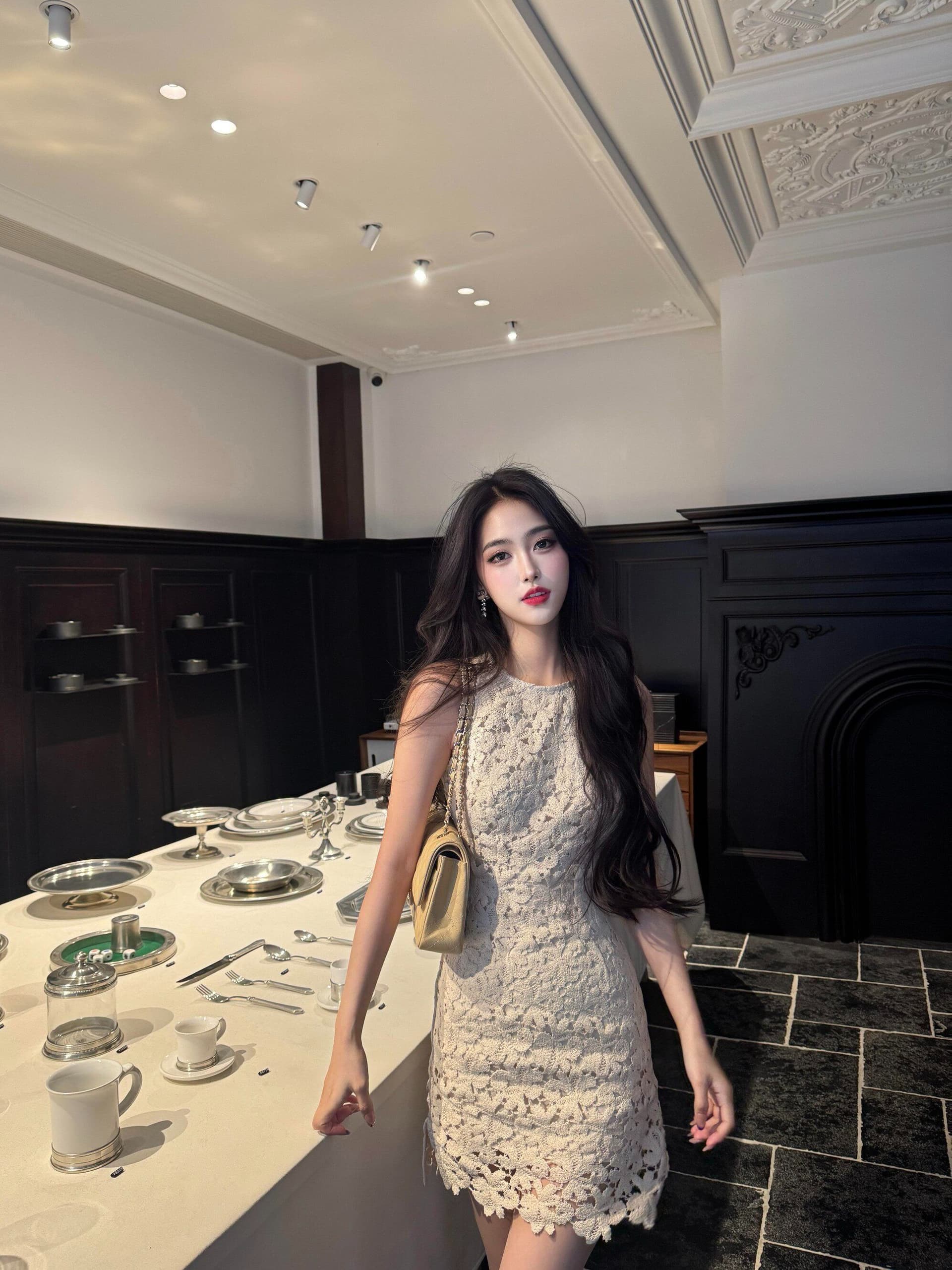 2026 신제품 민소매 여성 드레스 여름 라운드 넥 허리 수축 몸매 가꾸기 슬림해 보이는 쇼트 스타일 타이트 스커트 치마 인기 여성 의류 상세 이미지 1