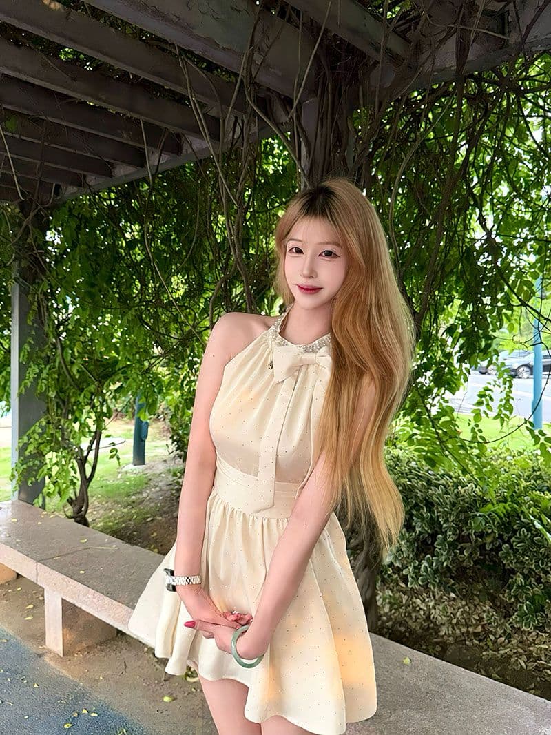 2026 슈퍼 잘 생긴 부유 한 가족 천 골드 센스 보통 웨어러블 고급 연회 나비 넥타이 디자인 민소매 드레스