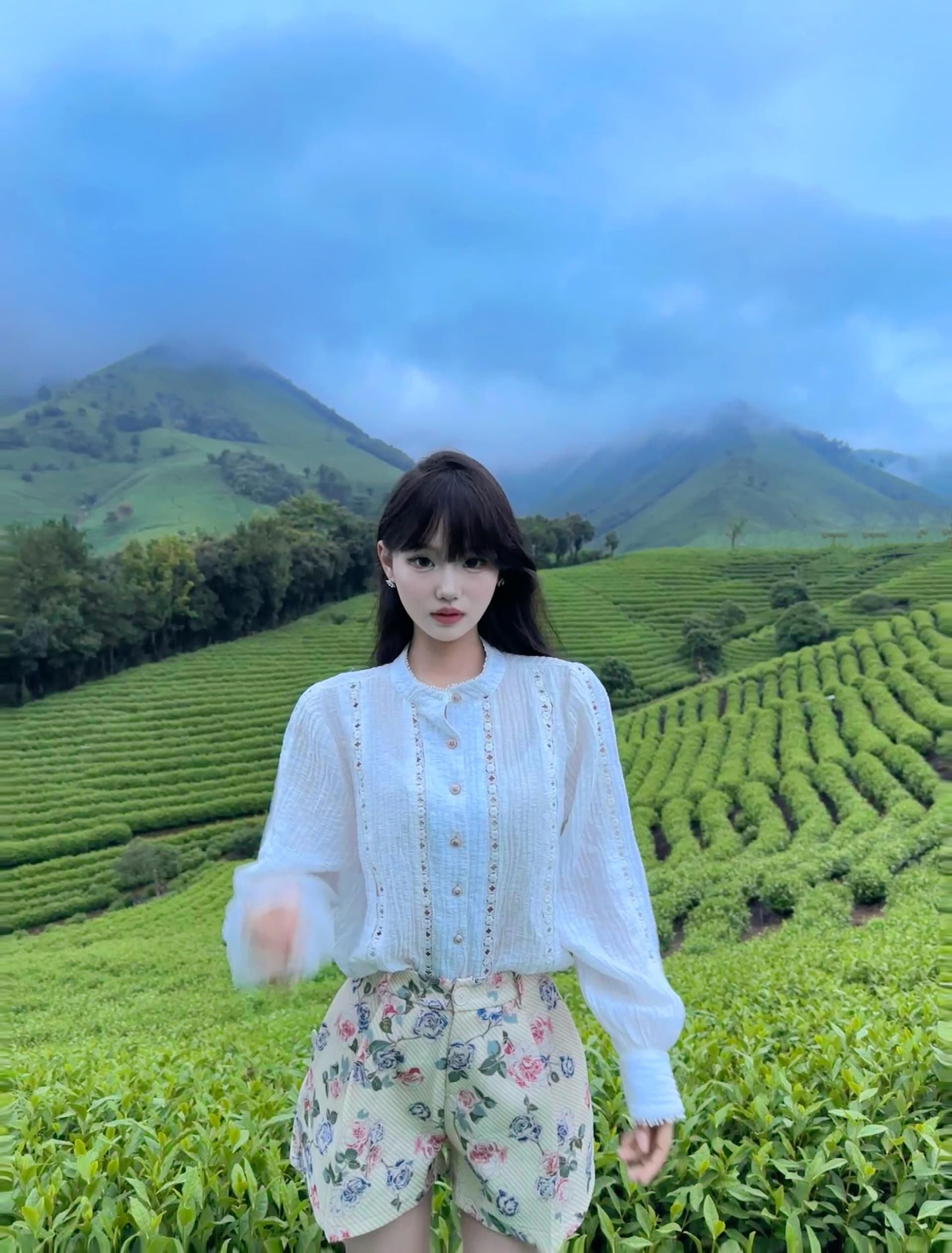 2026 천 금빛 바람 홀로우 아웃 디자인 센스 셔츠 절묘한 자수 벌룬 소매 레트로 하이웨이스트 부츠컷 반바지 여성복 상세 이미지 3