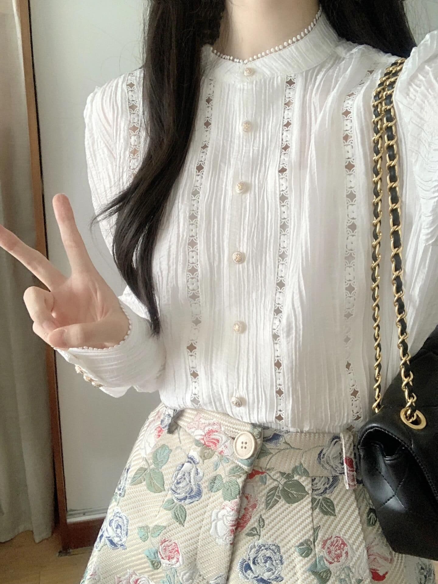 프랑스식 품격 디자인 센스 홀로우 아웃 자수 여성 셔츠 이른 가을 착용 가져 가라. 화이트 맨위 하이웨이스트 부츠컷 반바지 세트 상세 이미지 6