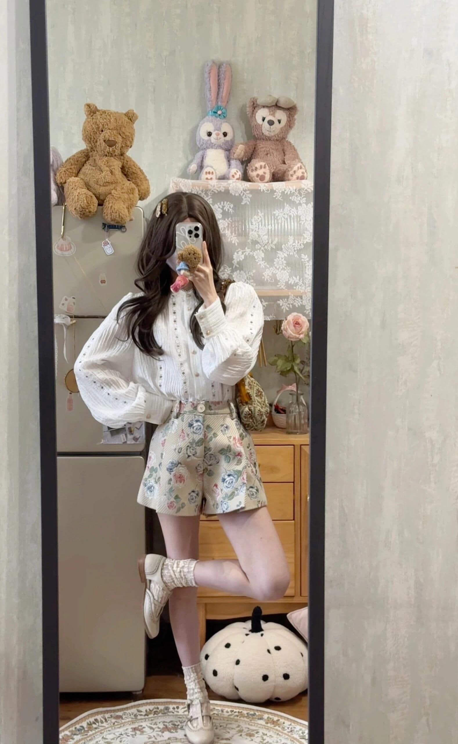 프랑스식 품격 디자인 센스 홀로우 아웃 자수 여성 셔츠 이른 가을 착용 가져 가라. 화이트 맨위 하이웨이스트 부츠컷 반바지 세트 이미지 3