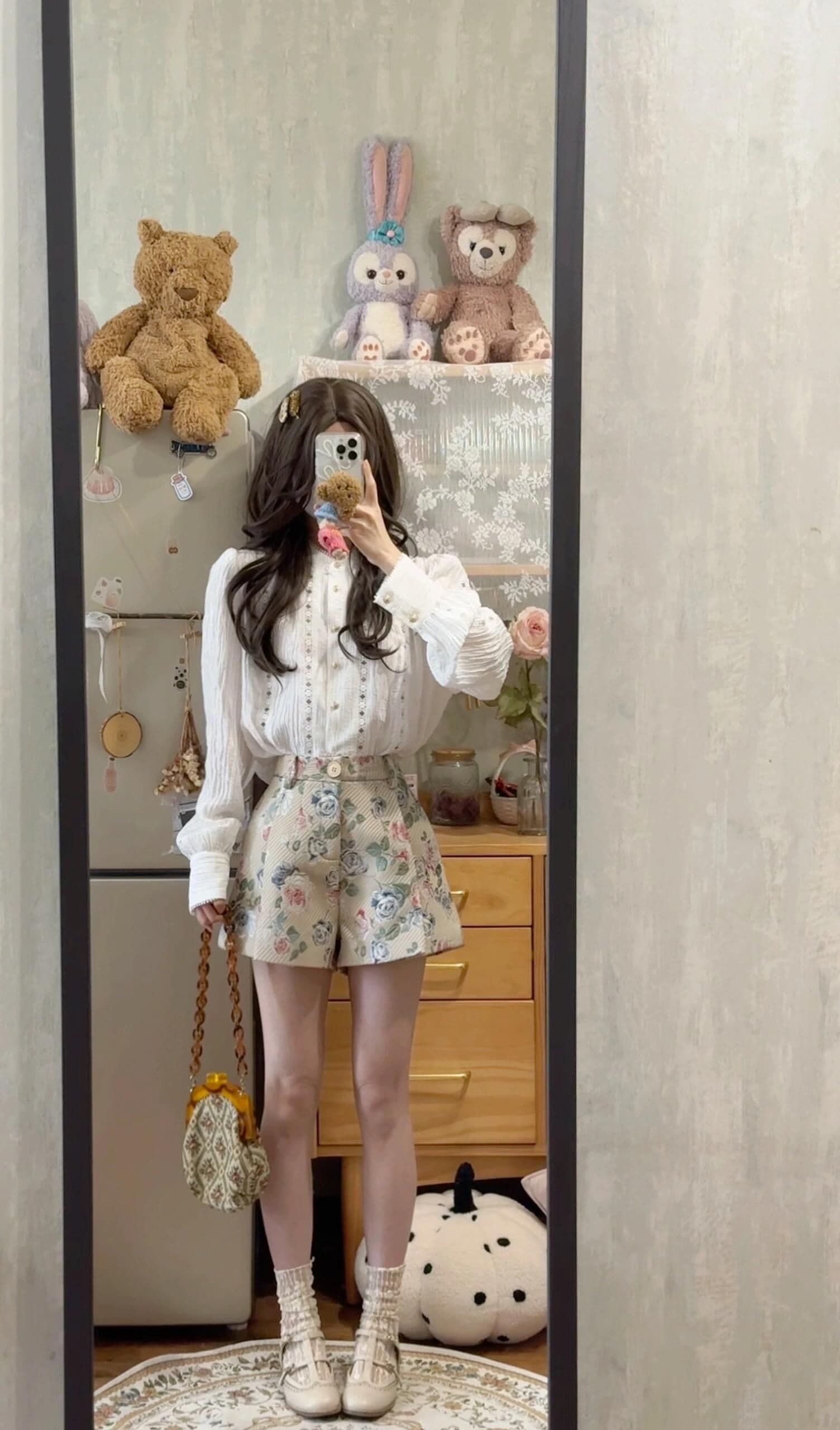 프랑스식 품격 디자인 센스 홀로우 아웃 자수 여성 셔츠 이른 가을 착용 가져 가라. 화이트 맨위 하이웨이스트 부츠컷 반바지 세트 상세 이미지 2