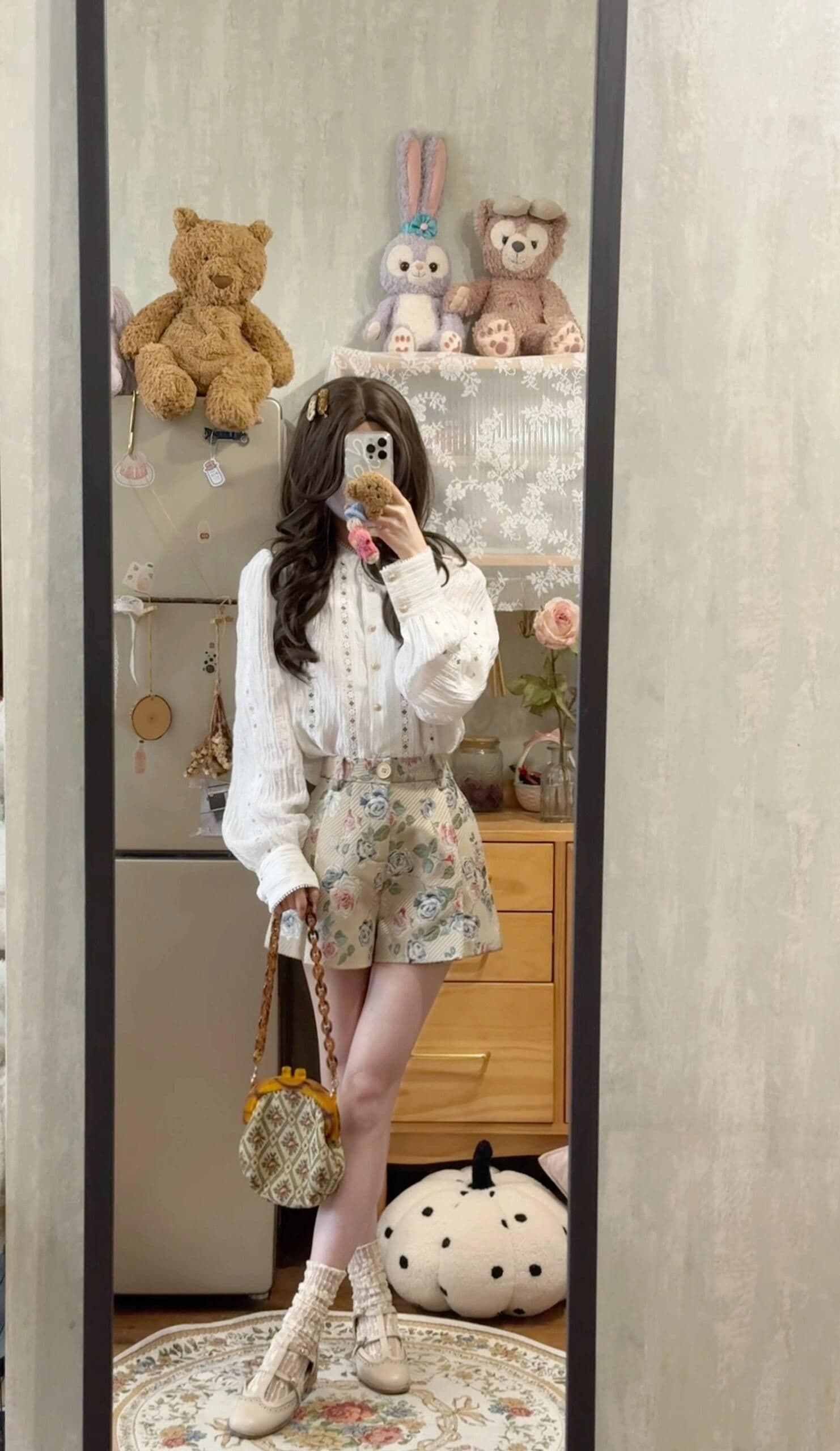 프랑스식 품격 디자인 센스 홀로우 아웃 자수 여성 셔츠 이른 가을 착용 가져 가라. 화이트 맨위 하이웨이스트 부츠컷 반바지 세트 상세 이미지 4