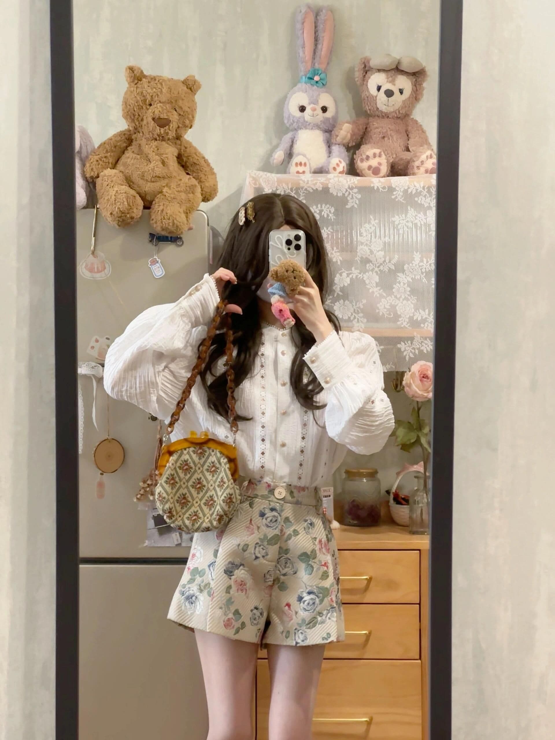 프랑스식 품격 디자인 센스 홀로우 아웃 자수 여성 셔츠 이른 가을 착용 가져 가라. 화이트 맨위 하이웨이스트 부츠컷 반바지 세트 상세 이미지 7