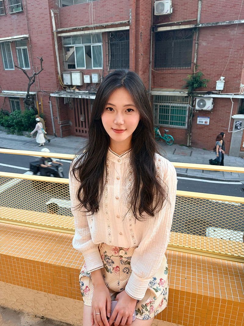 프랑스식 품격 디자인 센스 홀로우 아웃 자수 여성 셔츠 이른 가을 착용 가져 가라. 화이트 맨위 하이웨이스트 부츠컷 반바지 세트 상세 이미지 4