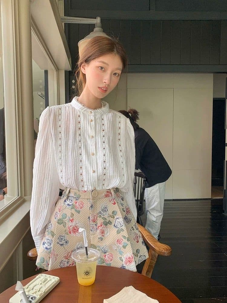 프랑스식 품격 디자인 센스 홀로우 아웃 자수 여성 셔츠 이른 가을 착용 가져 가라. 화이트 맨위 하이웨이스트 부츠컷 반바지 세트