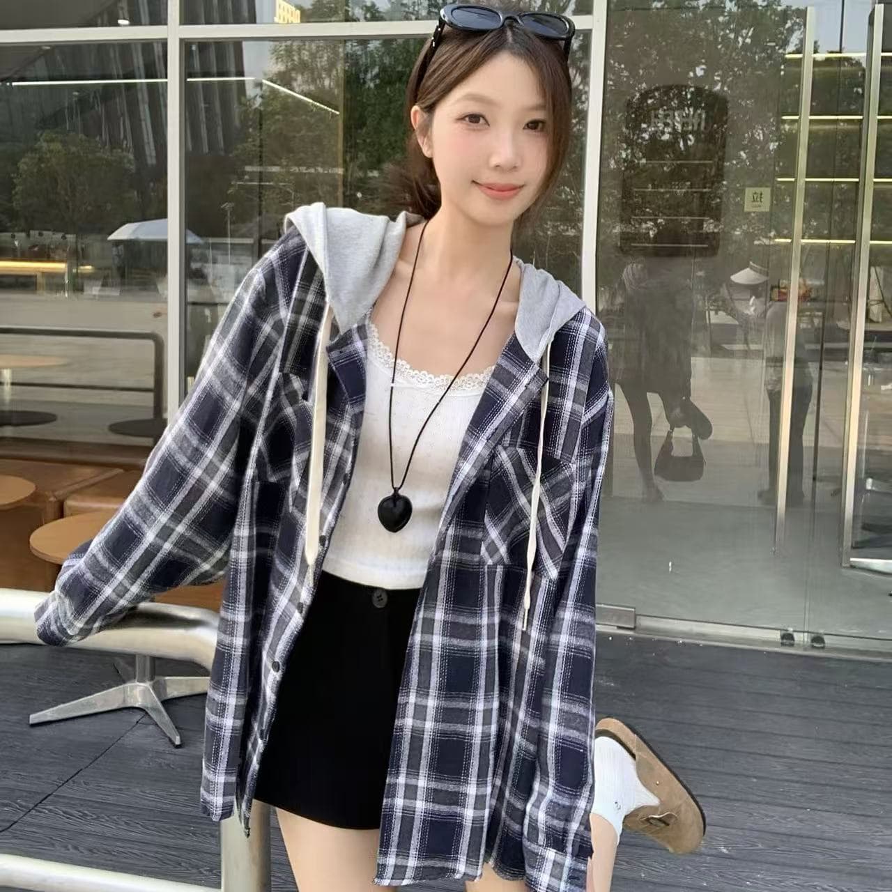 아메리칸 레트로 체크무늬 여성 셔츠 2026 새로운 봄 가을 얇은 스타일 디자인 센스 작은 대중 루즈핏 긴팔 셔츠 재킷 이미지 2