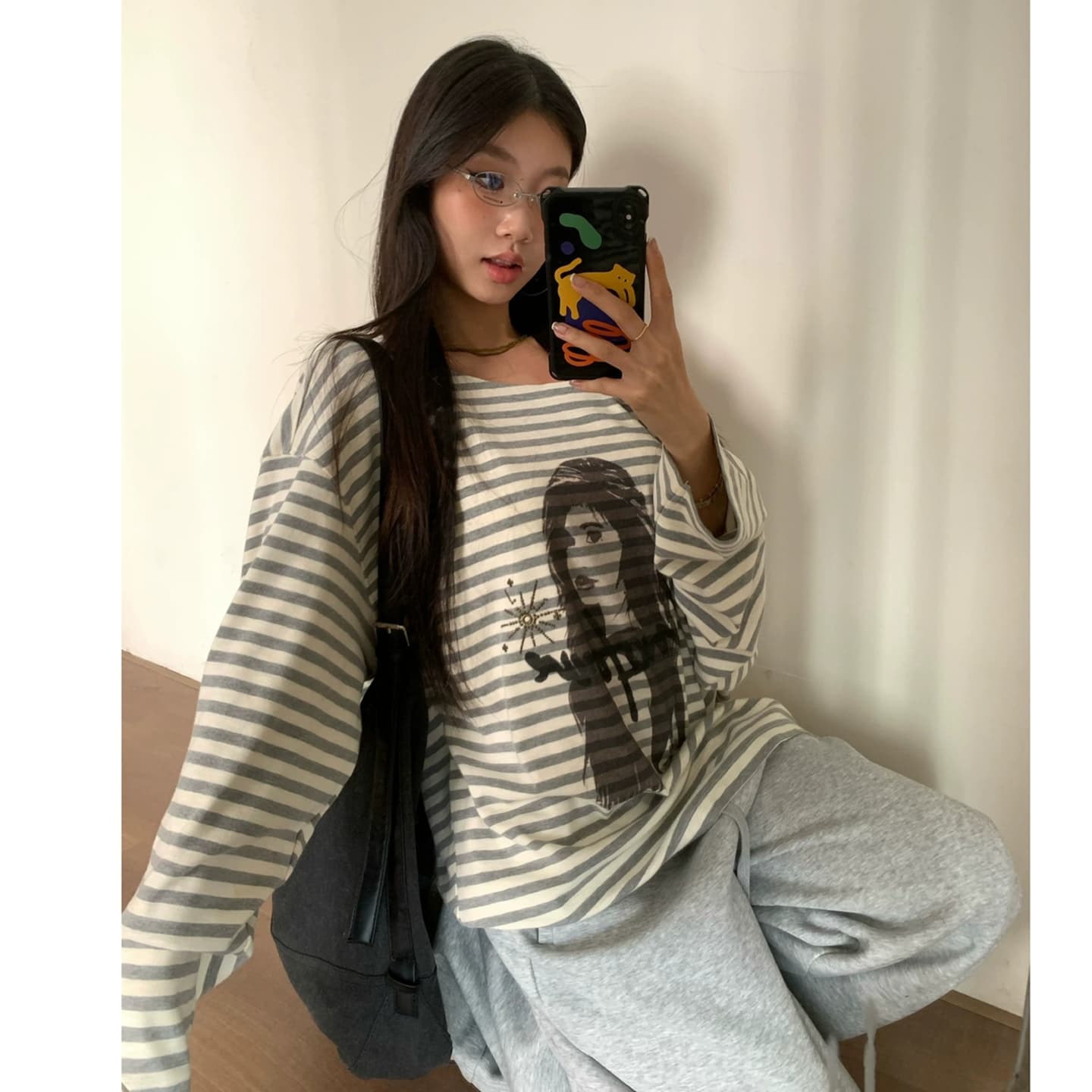 원본 것 새로운 비스듬한 어깨 루즈핏 스트라이프 긴팔 티셔츠 프린트 핫픽스 맨위