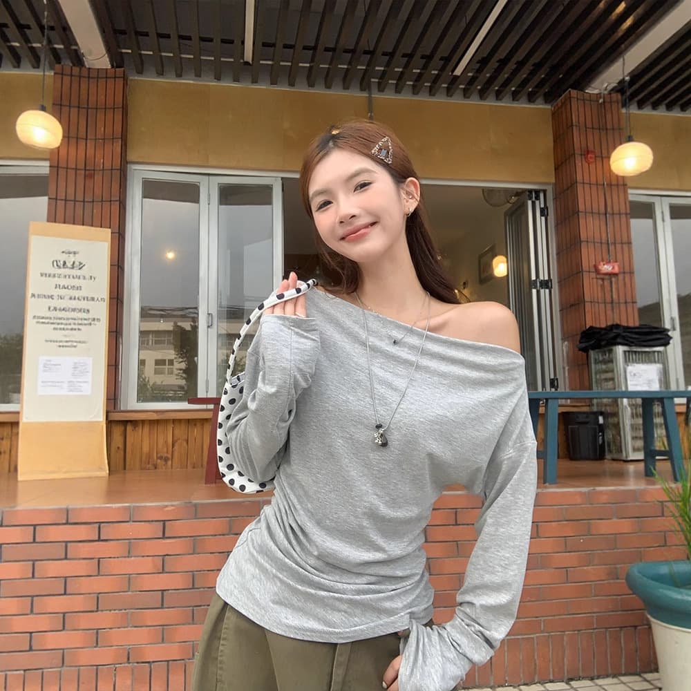 40 면 아메리칸 불규칙 화이트 비스듬한 어깨 의류 여성 이른 가을 얇은 스타일 순면 오프숄더 오프숄더 긴팔 티셔츠 이미지 2