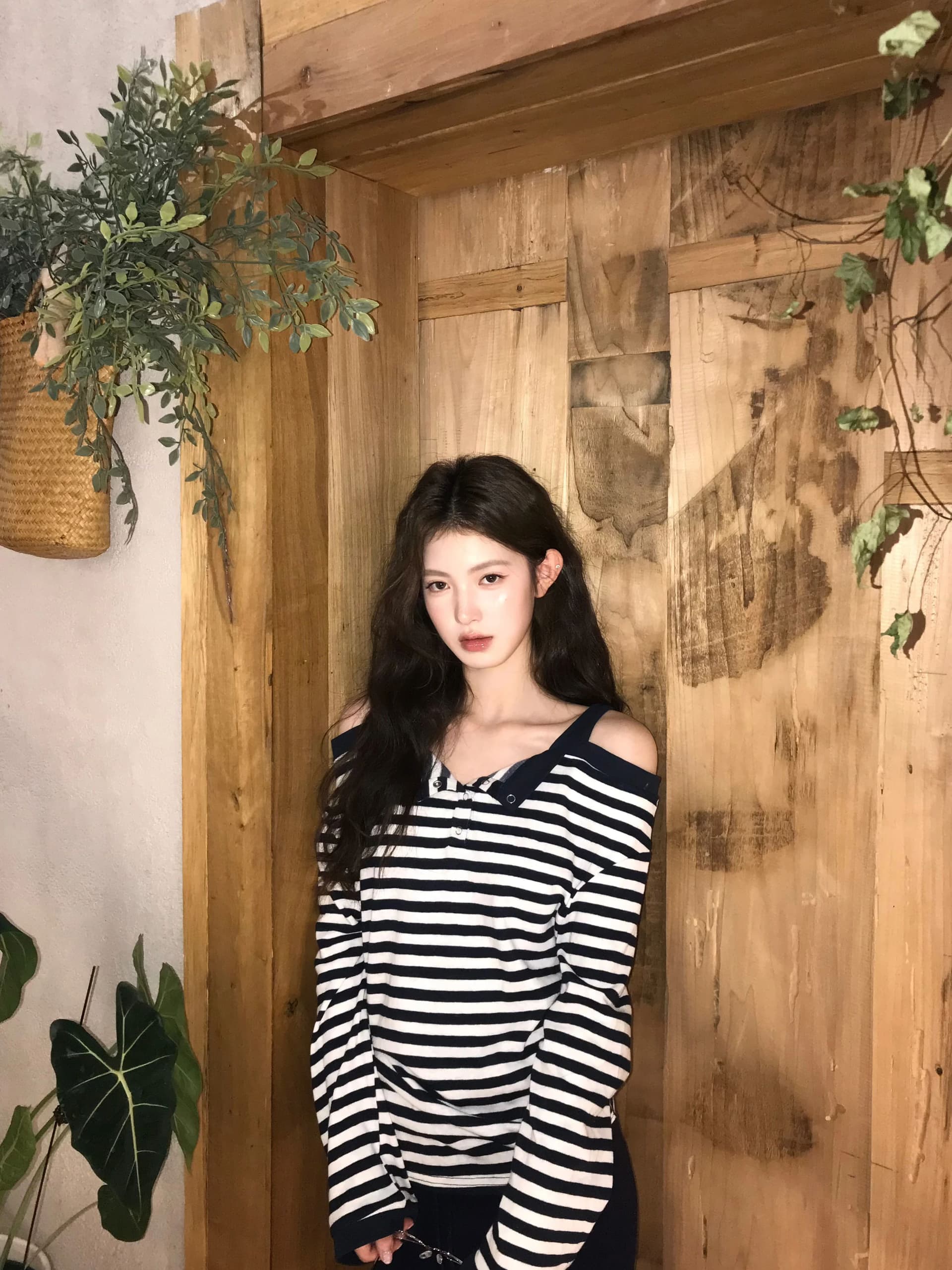 있음 선적 컬러 짜임 기사 스트라이프 반 개방 칼라 오프숄더 긴팔 티셔츠 여성 가을 다용도 루즈핏 이미지 4