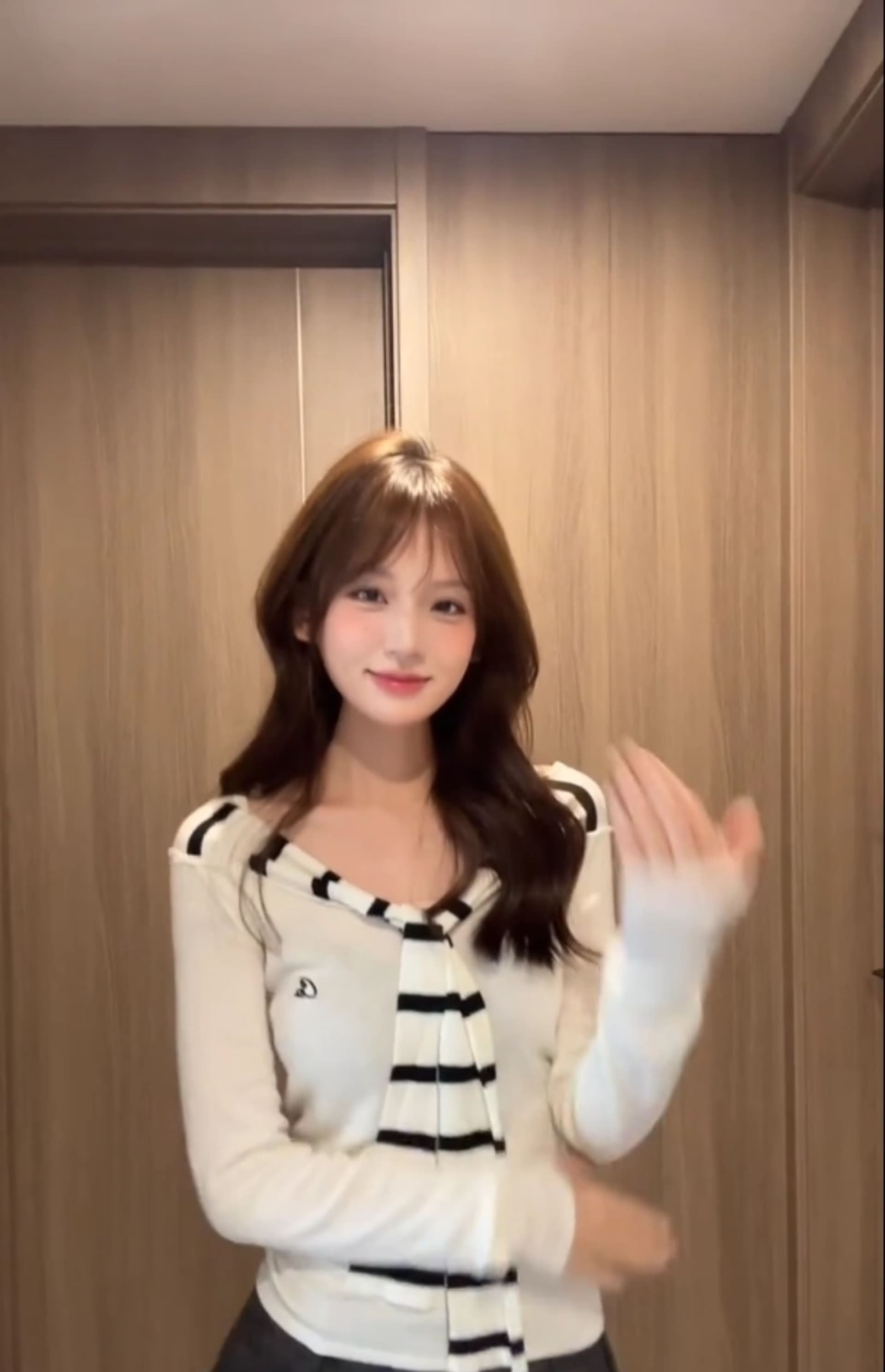 De 플러시 화이트 긴팔 티셔츠 여성 가을 리본 패치워크 달콤한 핫걸 맨위 이미지 3