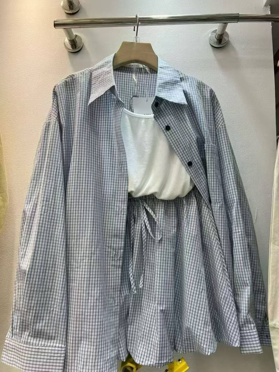 2026 여름 새로운 레트로 체크무늬 긴팔 POLO 칼라 셔츠 펌프 로프 꽃밭 반신 미니 스커트 여성 패션 세트 상세 이미지 3
