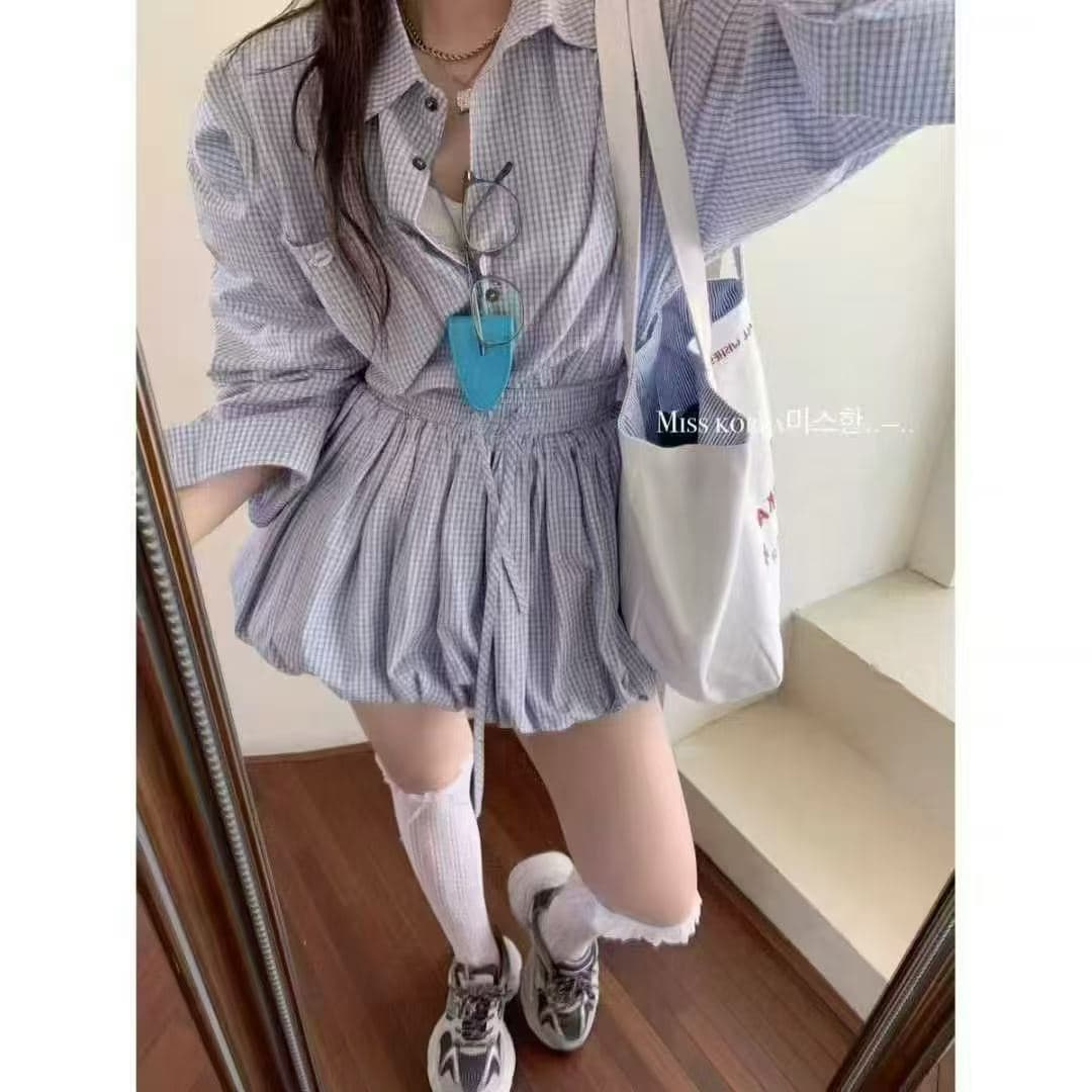 2026 여름 새로운 레트로 체크무늬 긴팔 POLO 칼라 셔츠 펌프 로프 꽃밭 반신 미니 스커트 여성 패션 세트 상세 이미지 4