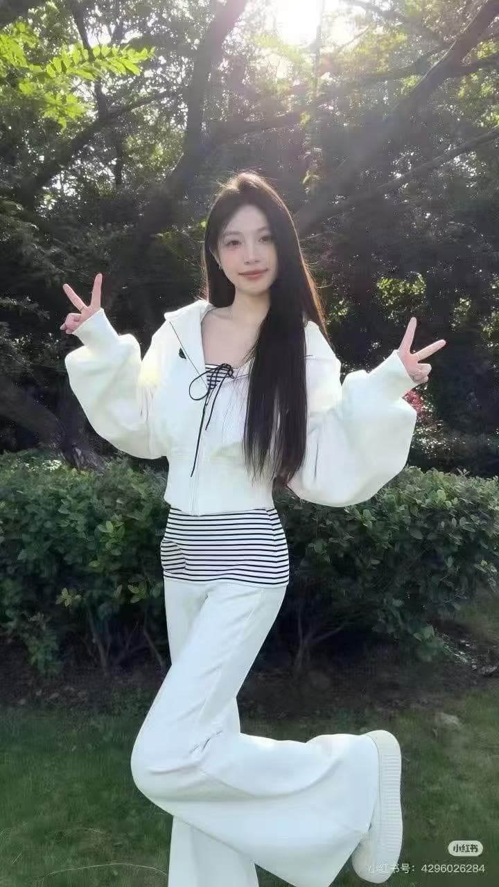 튜브탑 스트라이프 부츠컷 바지 느긋한 바람 디자인 센스 작은 대중 후드티 재킷 2026 가을 새로운