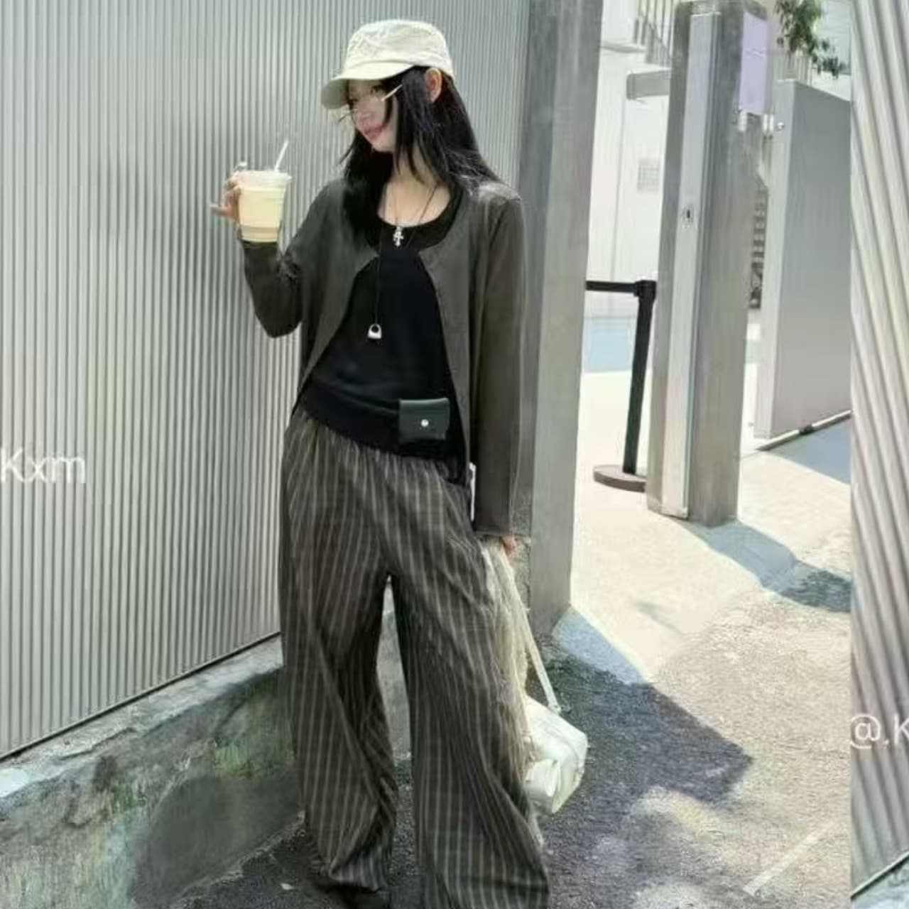 새로운 한국 스타일 패션 달콤한 핫걸 캐미솔 오픈 가디건 허리밴드 체크무늬 와이드 레그 팬츠 3종 세트 이미지 6