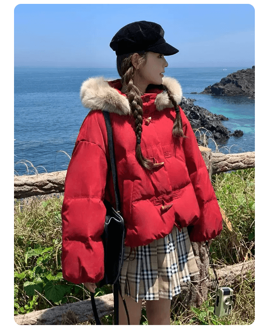 한 부서 쇼트 스타일 신년 빨간색 다운 재킷 여성 2026 작은 키 화이트 덕 다운 재킷 큰 모피 칼라 소뿔 버클 패딩 재킷