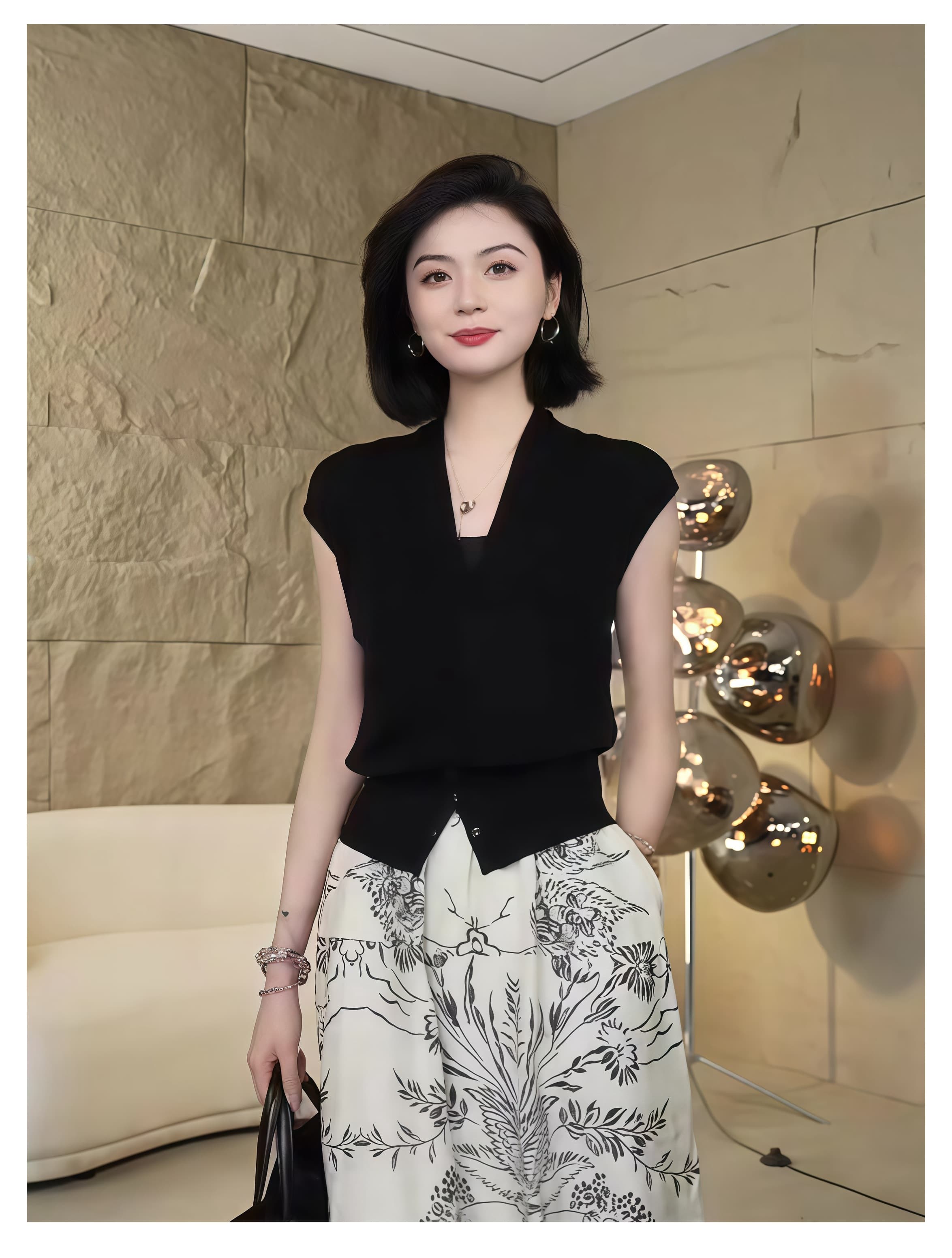 2026 여름 새로운 여성 의류 패션 V넥 단추 디자인 센스 작은 날다 소매 니트 티셔츠 품격 팬 슬림해 보이는 맨위 상세 이미지 15