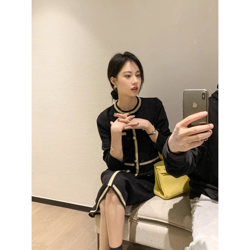 작은 샤넬 스타일 배색 리본 니트 여성 드레스 계절 라운드 넥 골드 버클 허리 수축 몸매 가꾸기 중간 길이 품격 스웨터 드레스 이미지 2