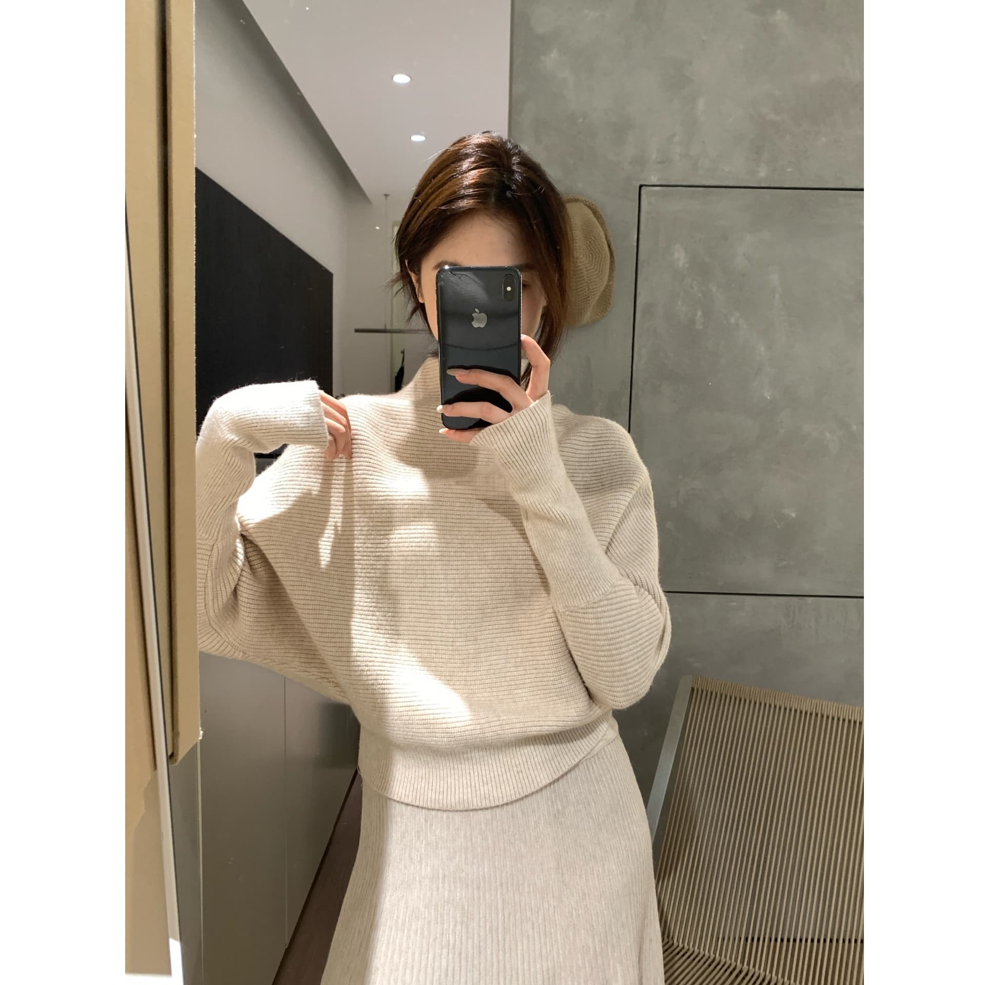 세련된 켜기 새로운 세트 여성 우아함 바람 패션 가을 겨울 새로운 니트 맨위 반신 롱 스커트 투피스 세트 슬림해 보이는 이미지 3