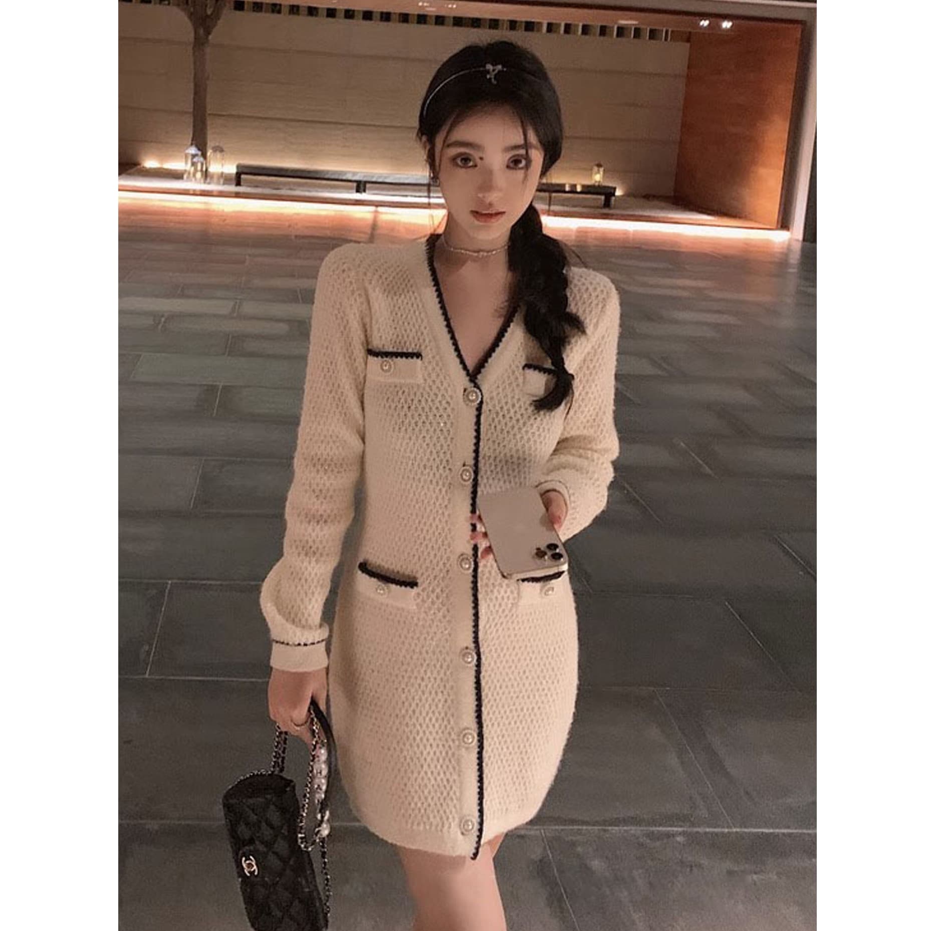 작은 샤넬 스타일 니트 드레스 가을 겨울 새로운 미니멀리즘 관대 한 샤오 바이 치마 V넥 긴팔 미니 스커트 우아함 패션 바람 이미지 4