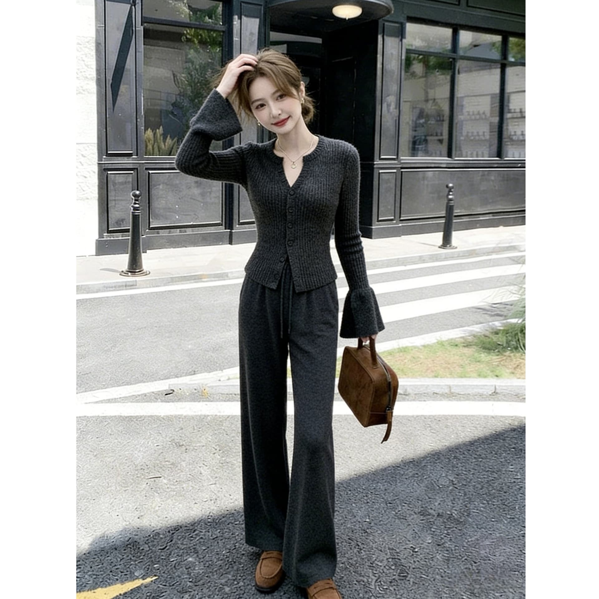 유럽식 캐주얼 레트로 느슨함 바람 패션 착용 가져 가라. 2026 년 봄 새로운 몸매 가꾸기 슬림해 보이는 니트 투피스 세트 이미지 5