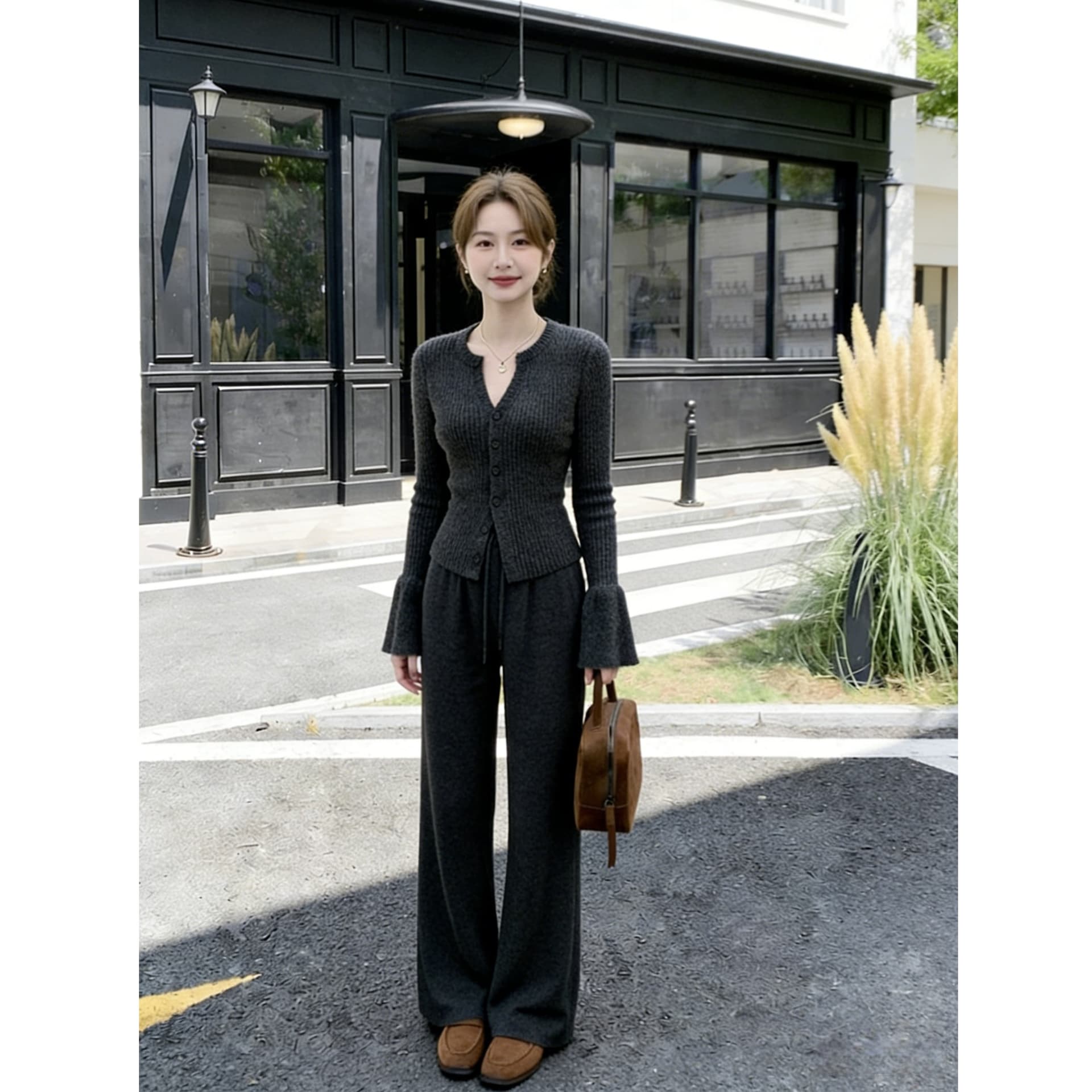 유럽식 캐주얼 레트로 느슨함 바람 패션 착용 가져 가라. 2026 년 봄 새로운 몸매 가꾸기 슬림해 보이는 니트 투피스 세트 이미지 2
