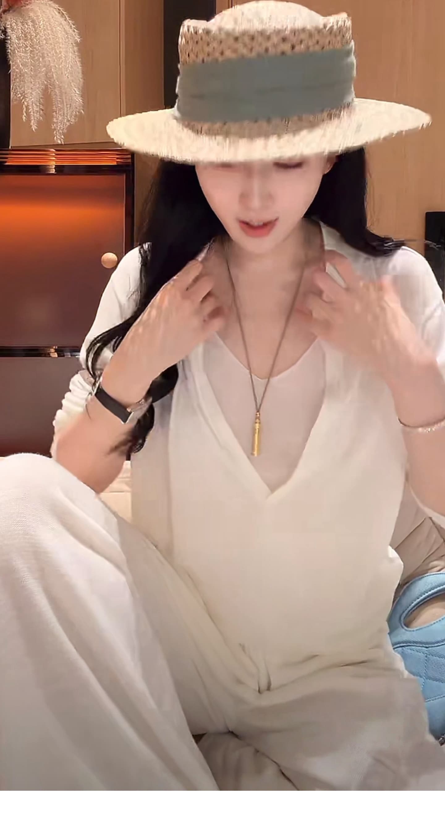 느슨함 센스 와 성별 고급 센스 화이트 니트 스웨터 세트 여름 새로운 슈퍼 요정 조끼 와이드 레그 팬츠 세 조각 여성 세트 상세 이미지 17