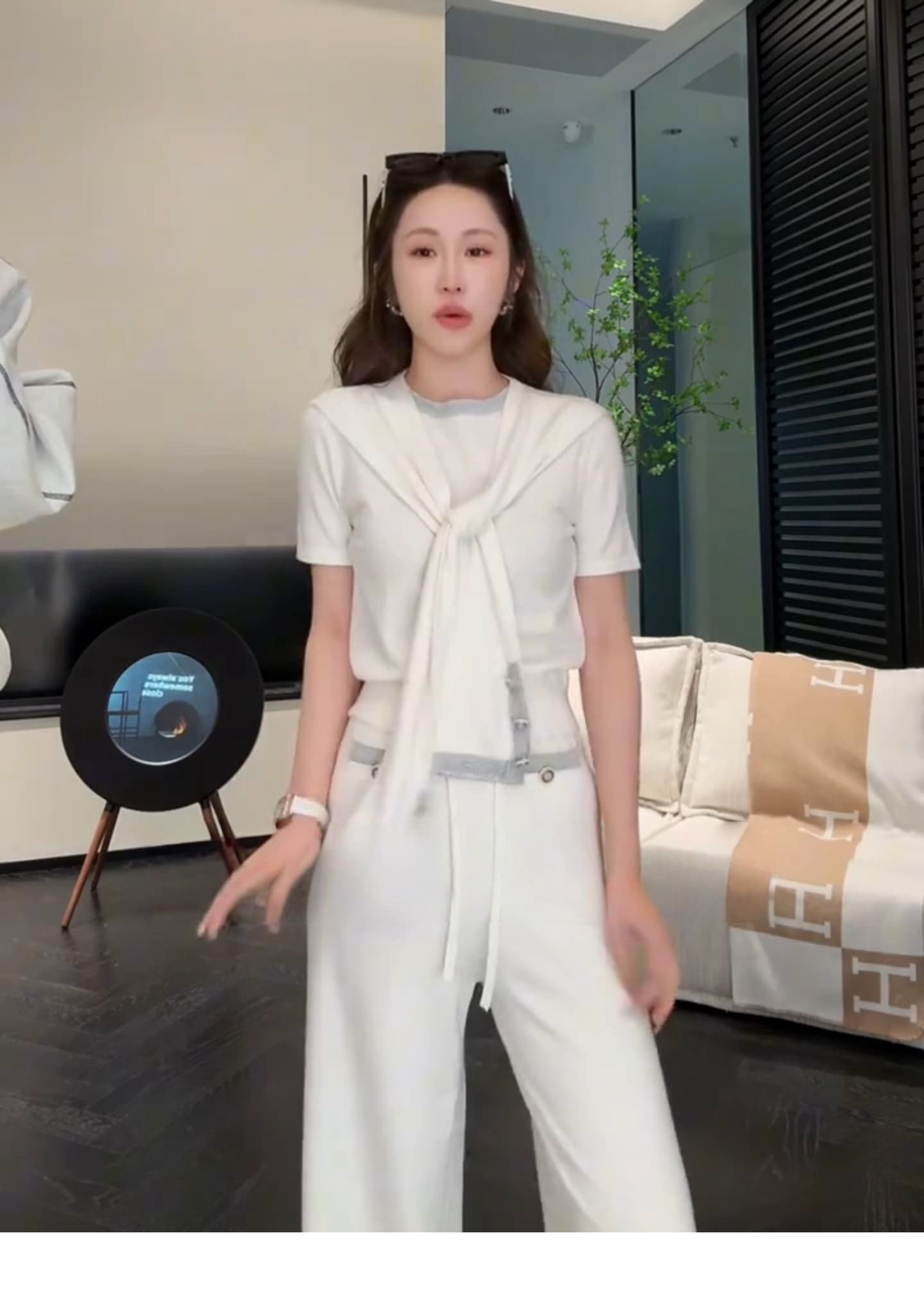 있음 공동 디자인 센스 작은 대중 숄 반팔 니트 스웨터 3종 세트 여름 새로운 세련된 와이드 레그 팬츠 세트 여성 상세 이미지 10
