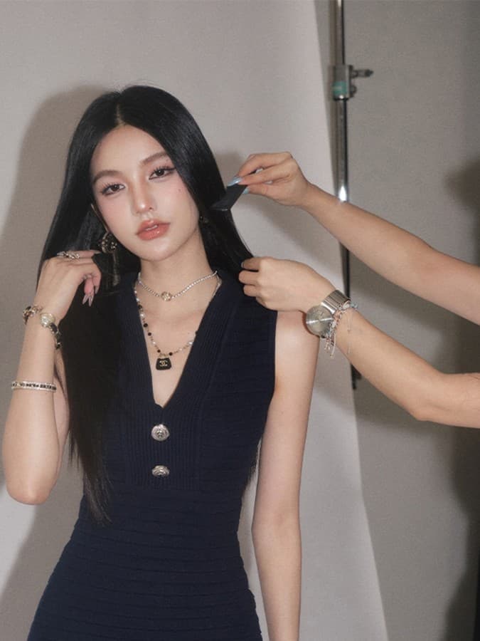 작은 샤넬 스타일 V넥 민소매 니트 여성 드레스 여름 새로운 품격 허리 수축 슬림해 보이는 타이트 스커트 조끼 스커트 이미지 2
