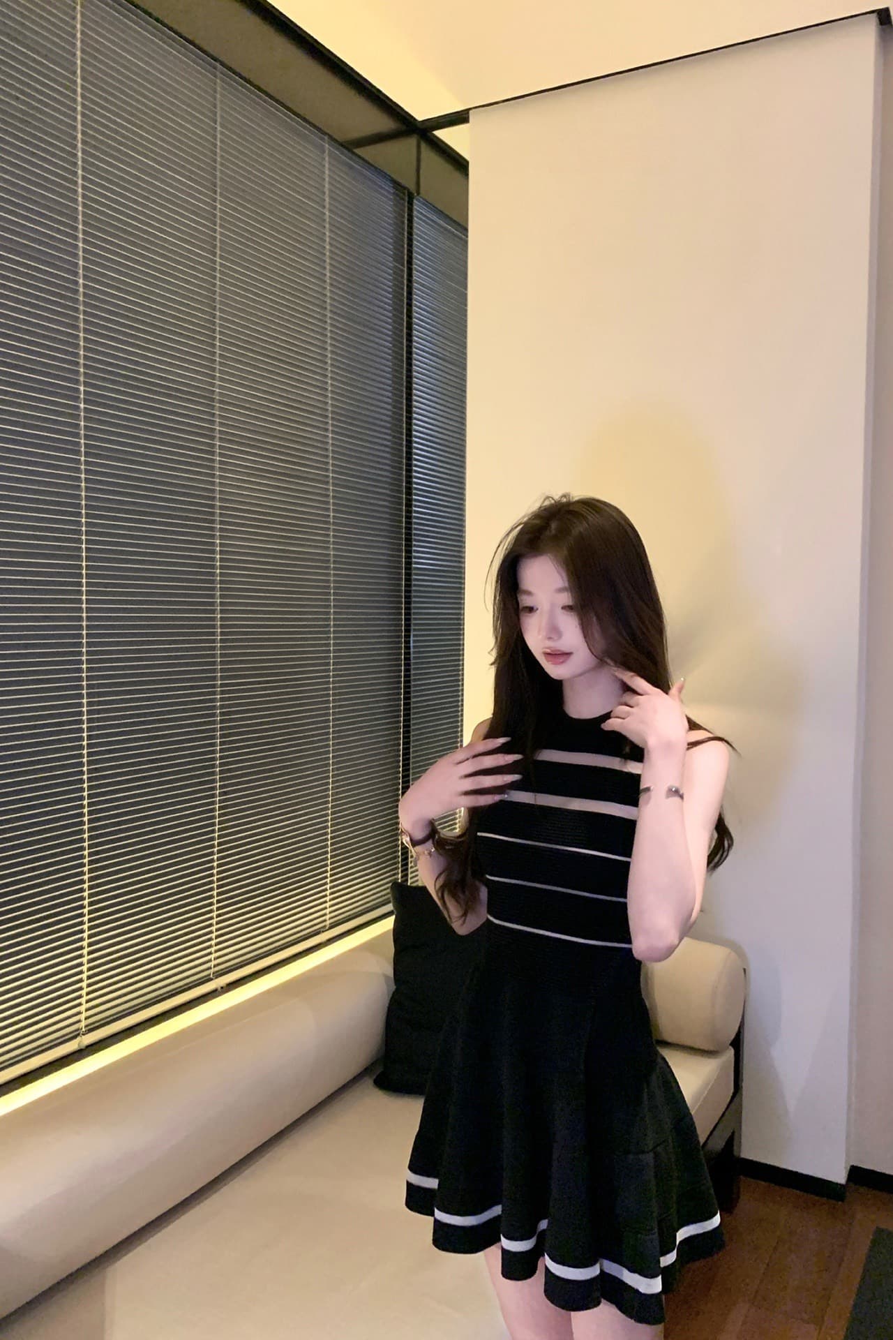 휴일 작은 샤넬 스타일 검정색 고급 센스 품격 허리 수축 니트 여성 드레스 여름 새로운 슬림해 보이는 조끼 스커트 이미지 7