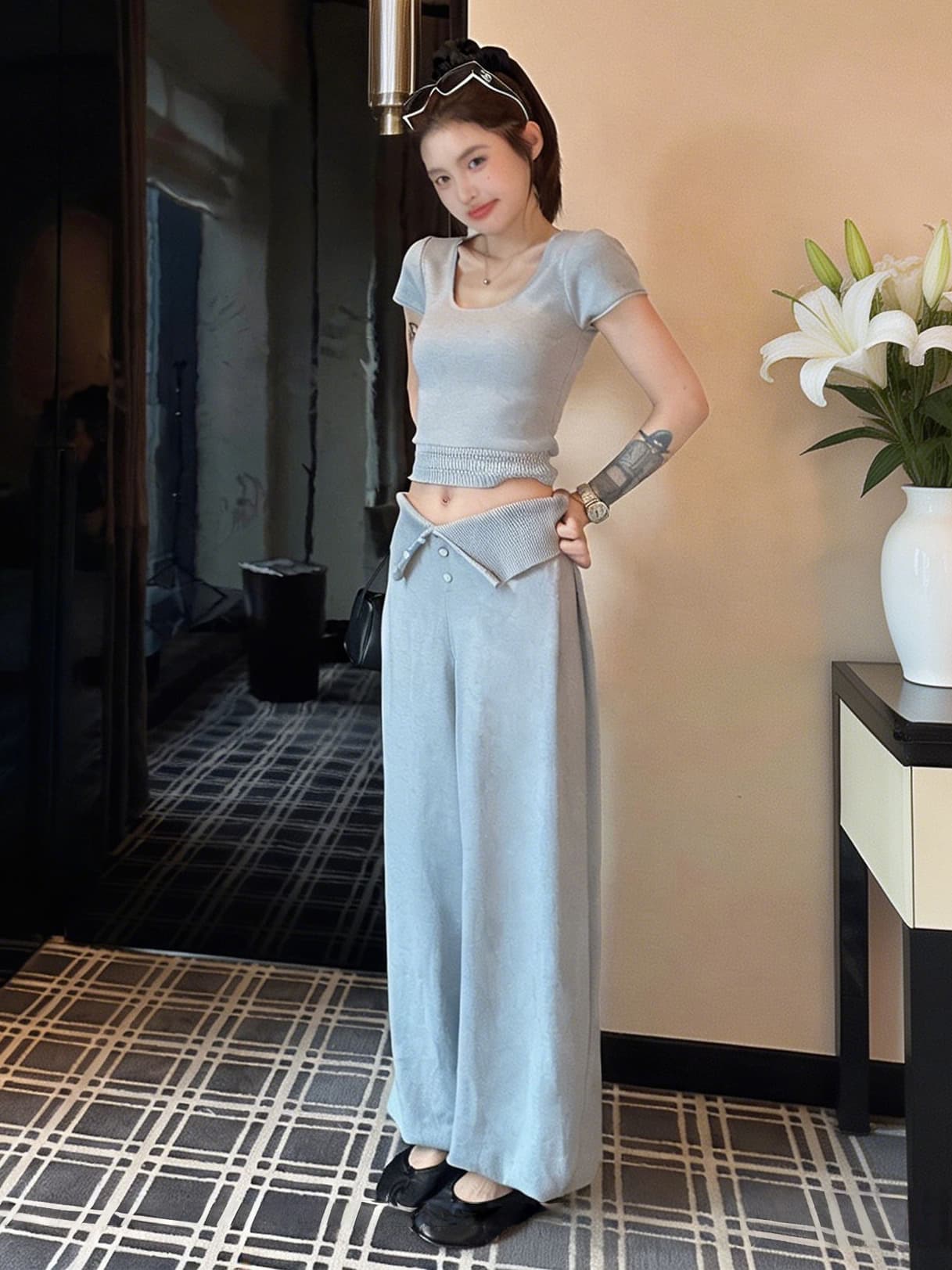 뒤집다 접기 단추 허리 머리 루즈핏 니트 와이드 레그 팬츠 세트 여성 여름 u 수신 Pleat 쇼트 스타일 이슬 뼈의 반팔 투피스 세트 이미지 2