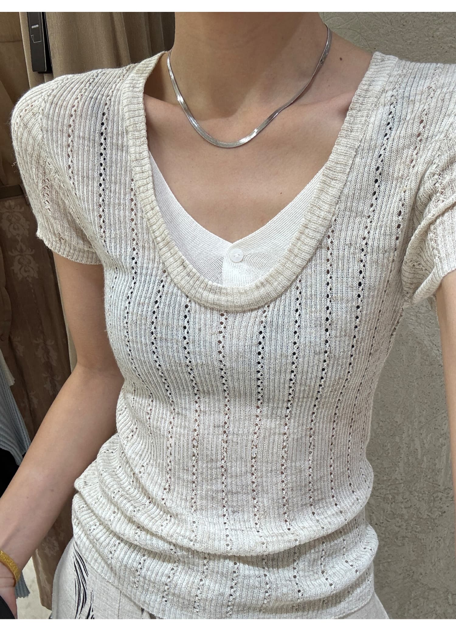페이크 레이어드 V넥 홀로우 아웃 니트 반팔 여성 여름 배색 패치워크 몸매 가꾸기 슬림해 보이는 구덩이 기사 얇은 스타일 통기성 작은 맨위 상세 이미지 1