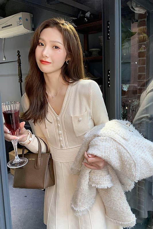 작은 샤넬 스타일 부드러운 연령 감소 심장 기계 V넥 하이웨이스트 니트 원피스 가을 겨울 새로운 빛 럭셔리 고급 센스 한 마디 여성 드레스 이미지 6