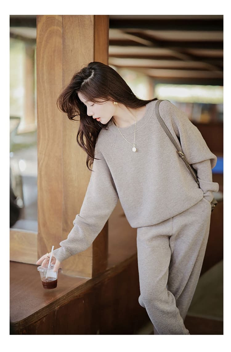 유럽 상품 미니멀리즘 빛 럭셔리 고급 센스 단색 스웨터 세트 가을 새로운 패션 캐주얼 바지 니트 투피스 세트 상세 이미지 14