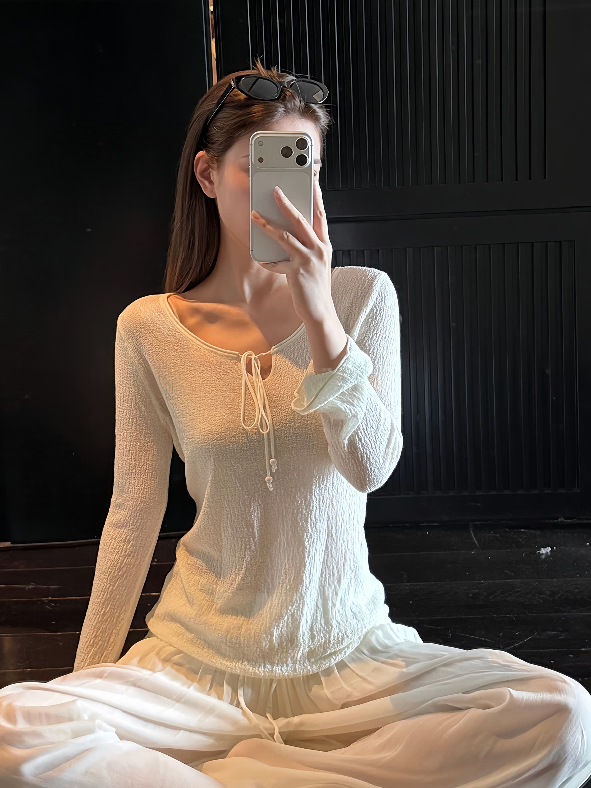 V넥 펌프 로프 레이스업 질감 긴팔 작은 셔츠 나팔 소매 얇은 스타일 통기성 몸매 가꾸기 슬림해 보이는 분위기 센스 인사이드 잡아라. 의류